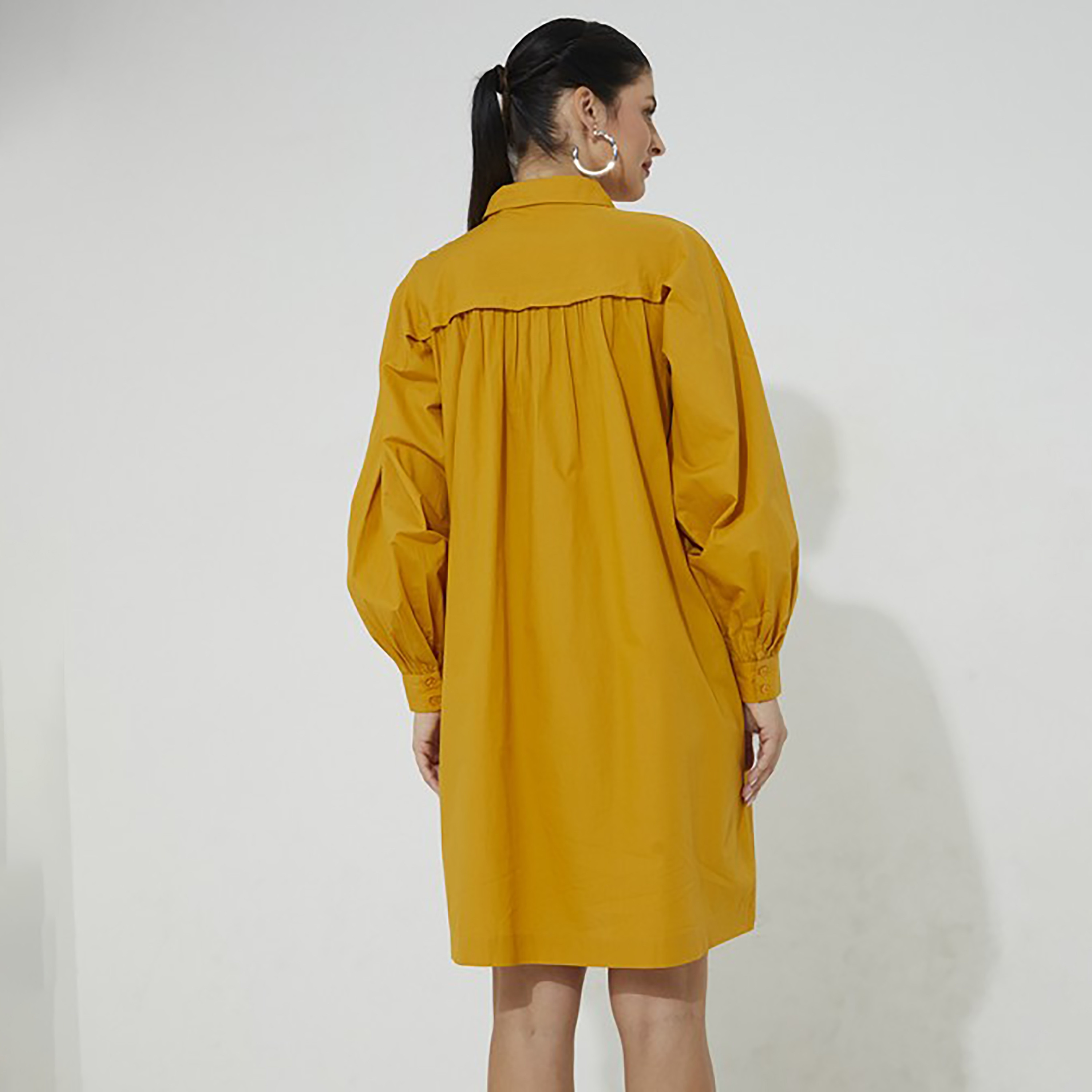 فستان قميص نسائي ميني من ايروبوستال بأكمام منفوخة وياقة مطوية باللون الخردلي-women-clothing-dresses-image-4