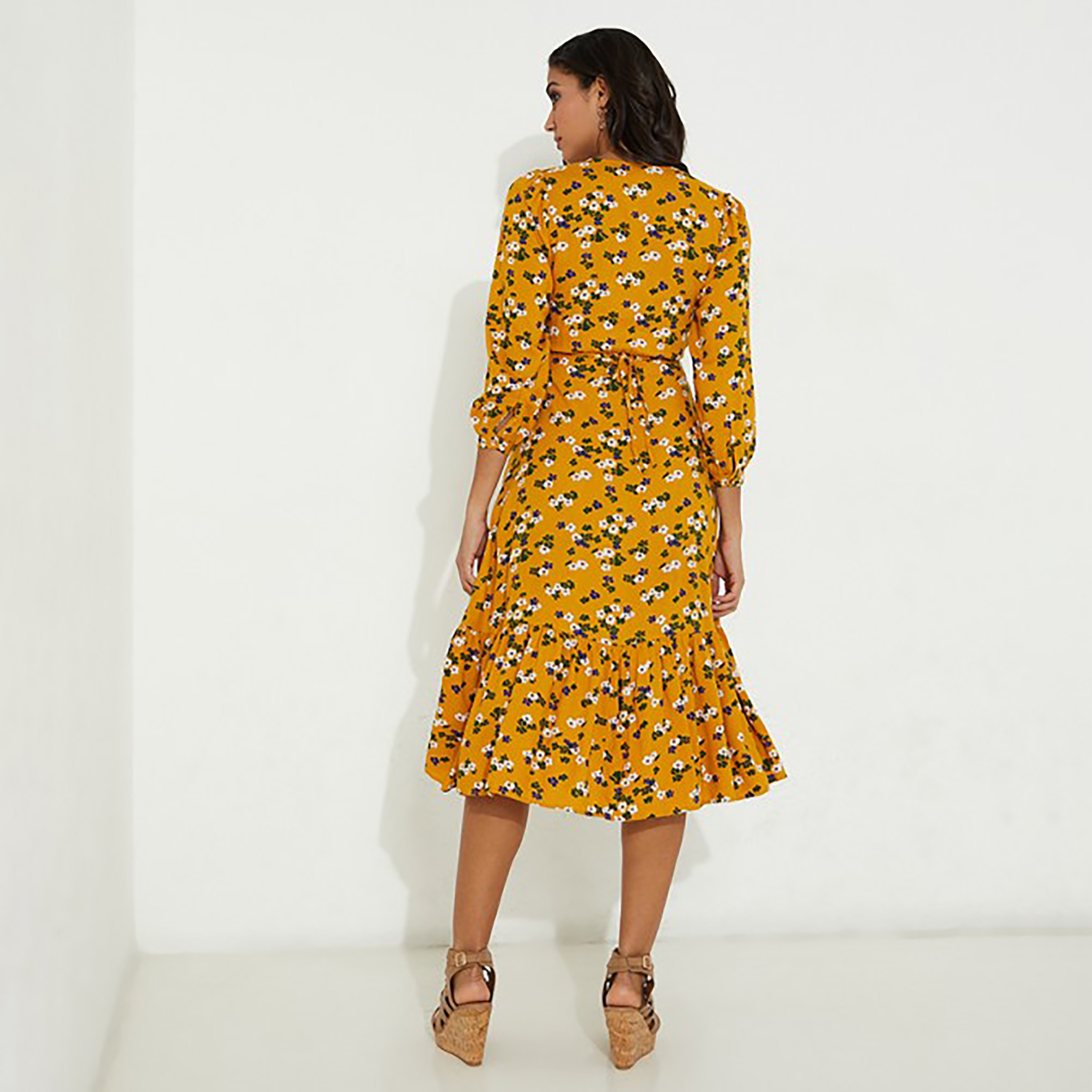 فستان ميدي برقبة على شكل وي من الأزهار من ايروبوستال-women-clothing-dresses-image-4
