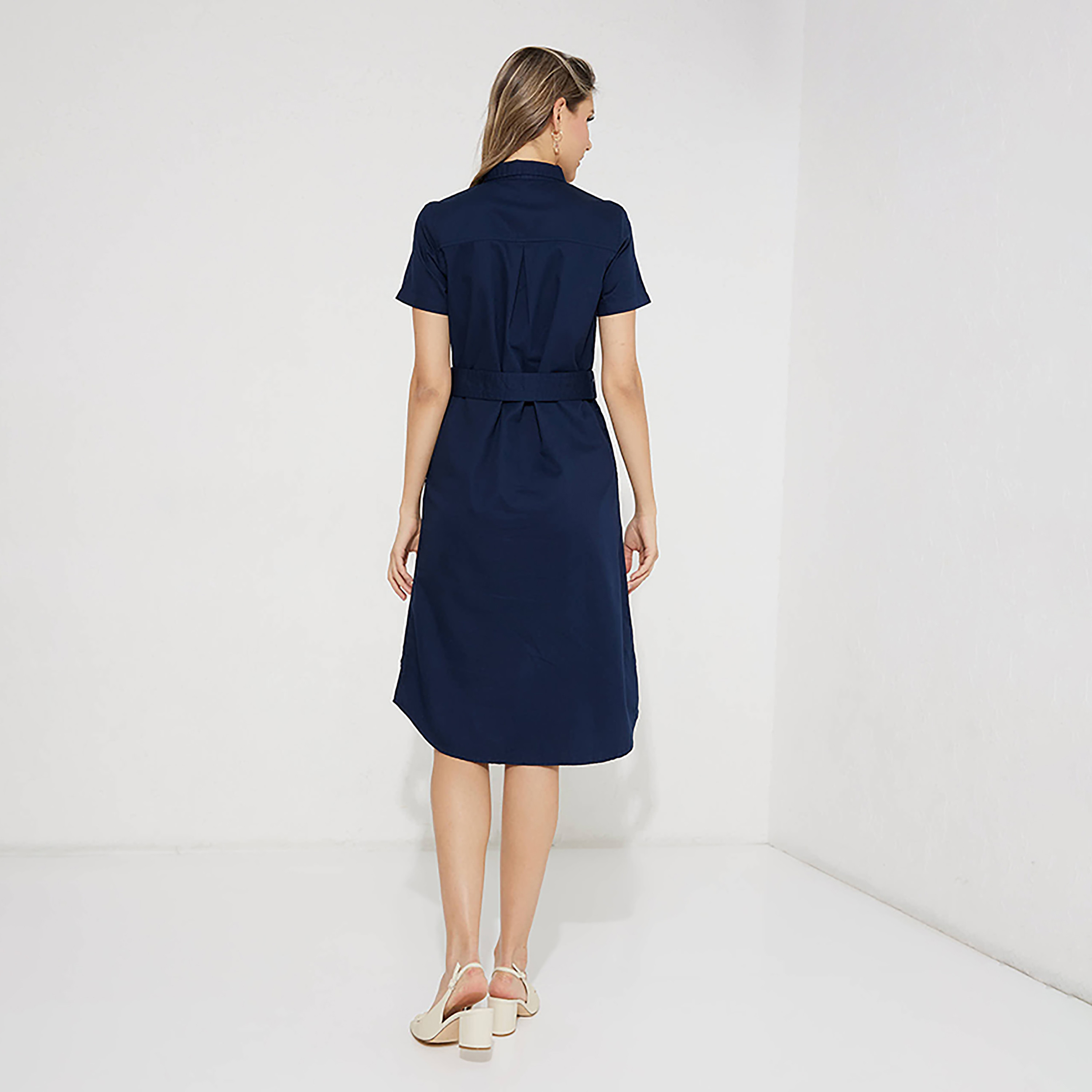 فستان قميص حتى الركبة بحزام وياقة سادة من إيروبوستال-women-clothing-dresses-image-8