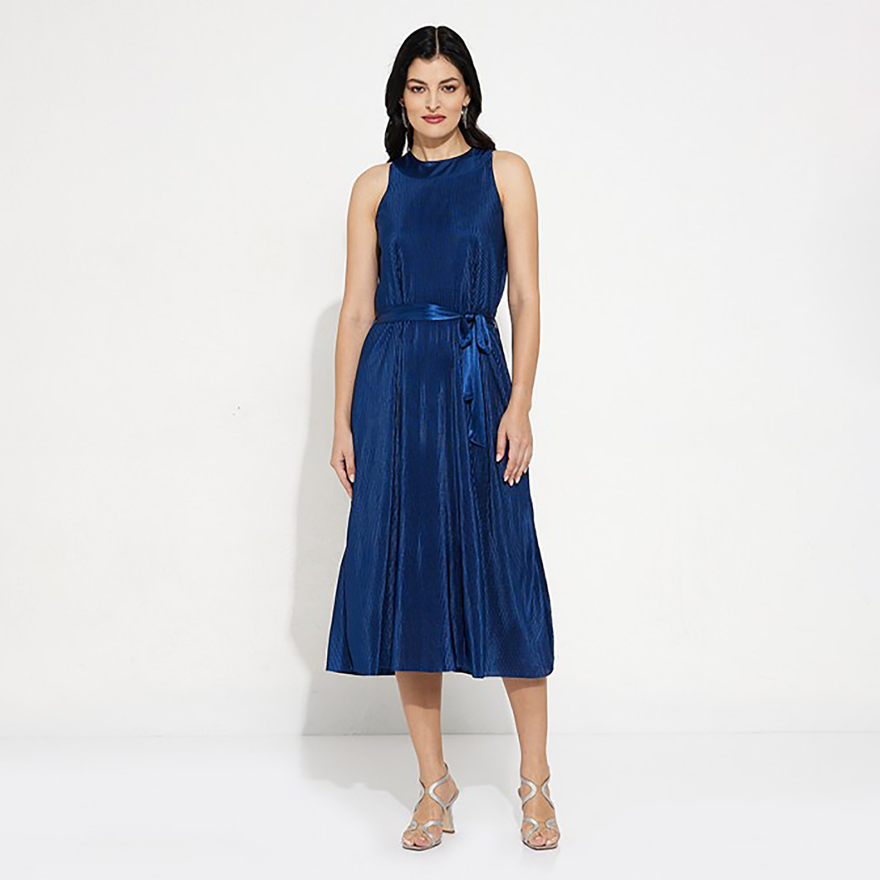 فستان ميدي ذو فيت وفلير برقبة مستديرة مع تكسثرد من إيروبوستال-women-clothing-dresses-image-5