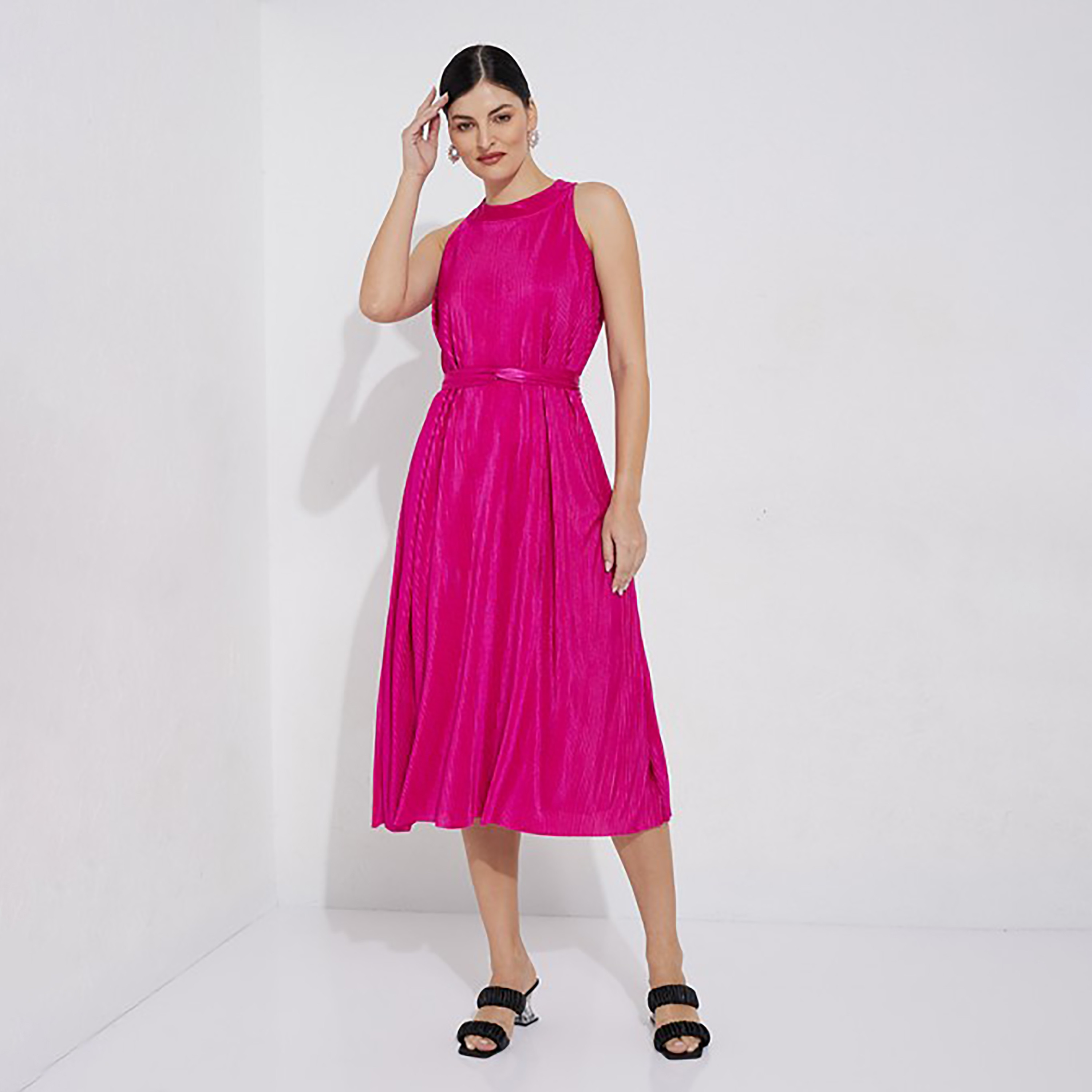 فستان ميدي ذو فيت وفلير برقبة مستديرة مع تكسثرد من إيروبوستال-women-clothing-dresses-image-1