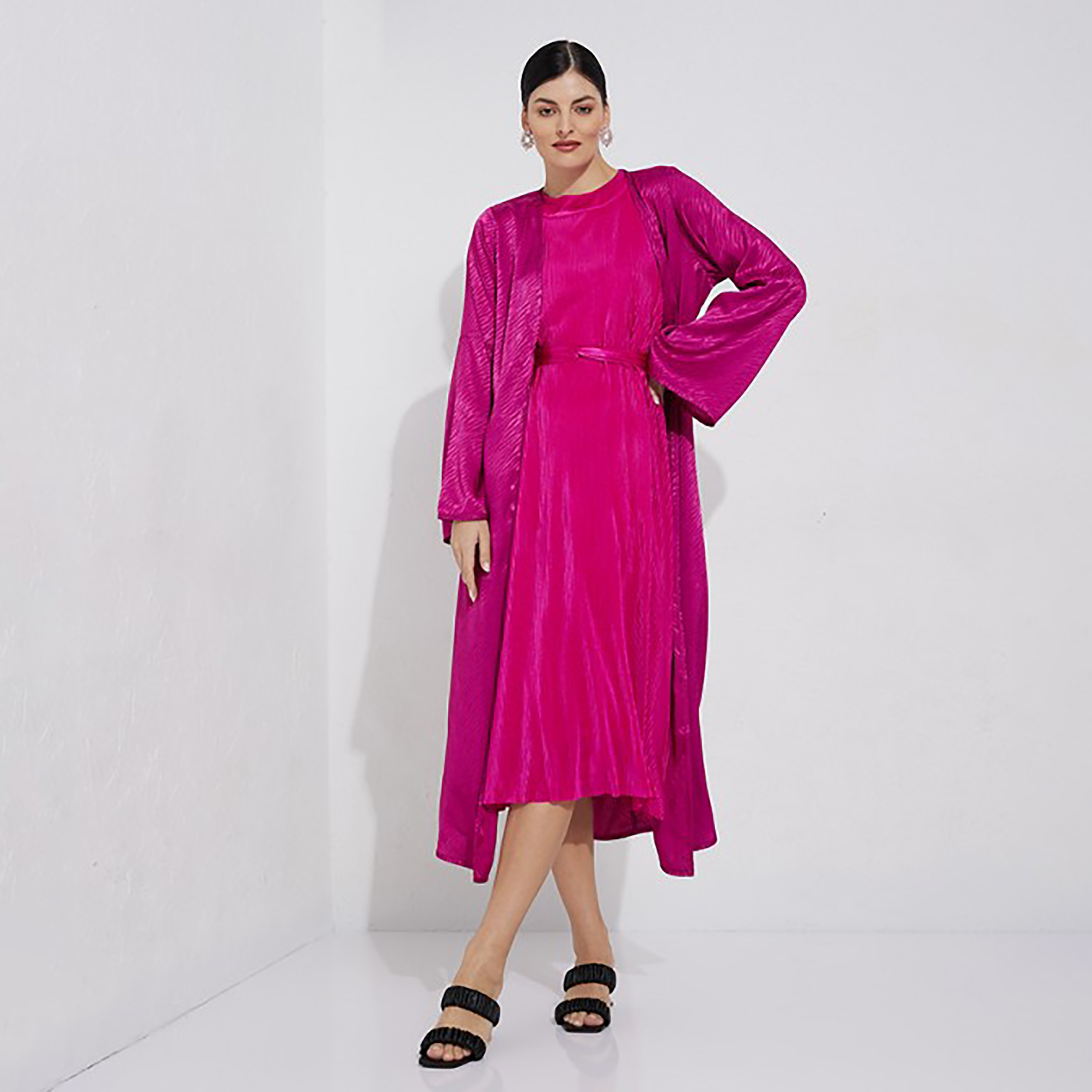 فستان ميدي ذو فيت وفلير برقبة مستديرة مع تكسثرد من إيروبوستال-women-clothing-dresses-image-2