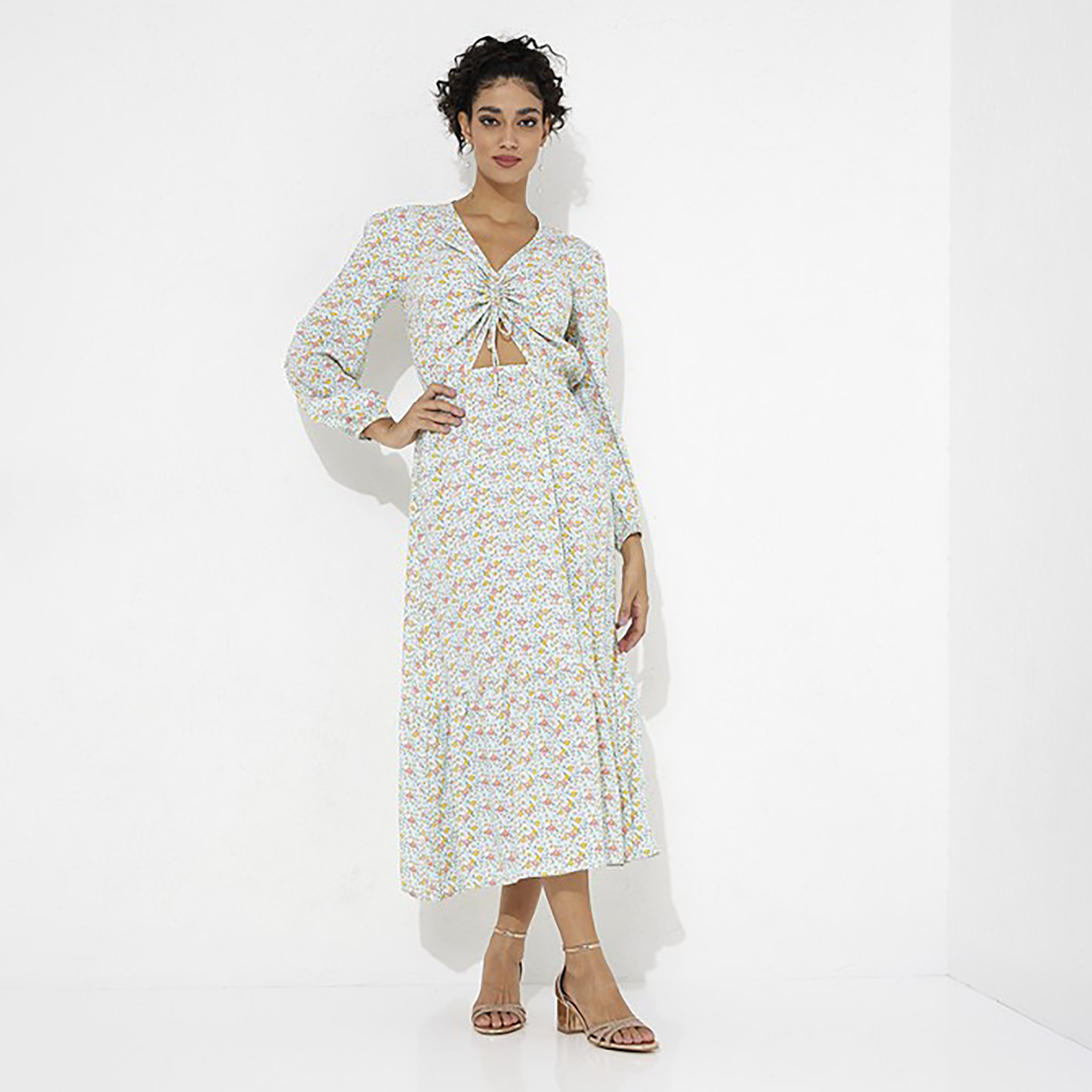 فستان متوسط الطول بنقشة زهور ورقبة على شكل وى من ايروبوستال مع تفاصيل مقصوصة-women-clothing-dresses-image-1