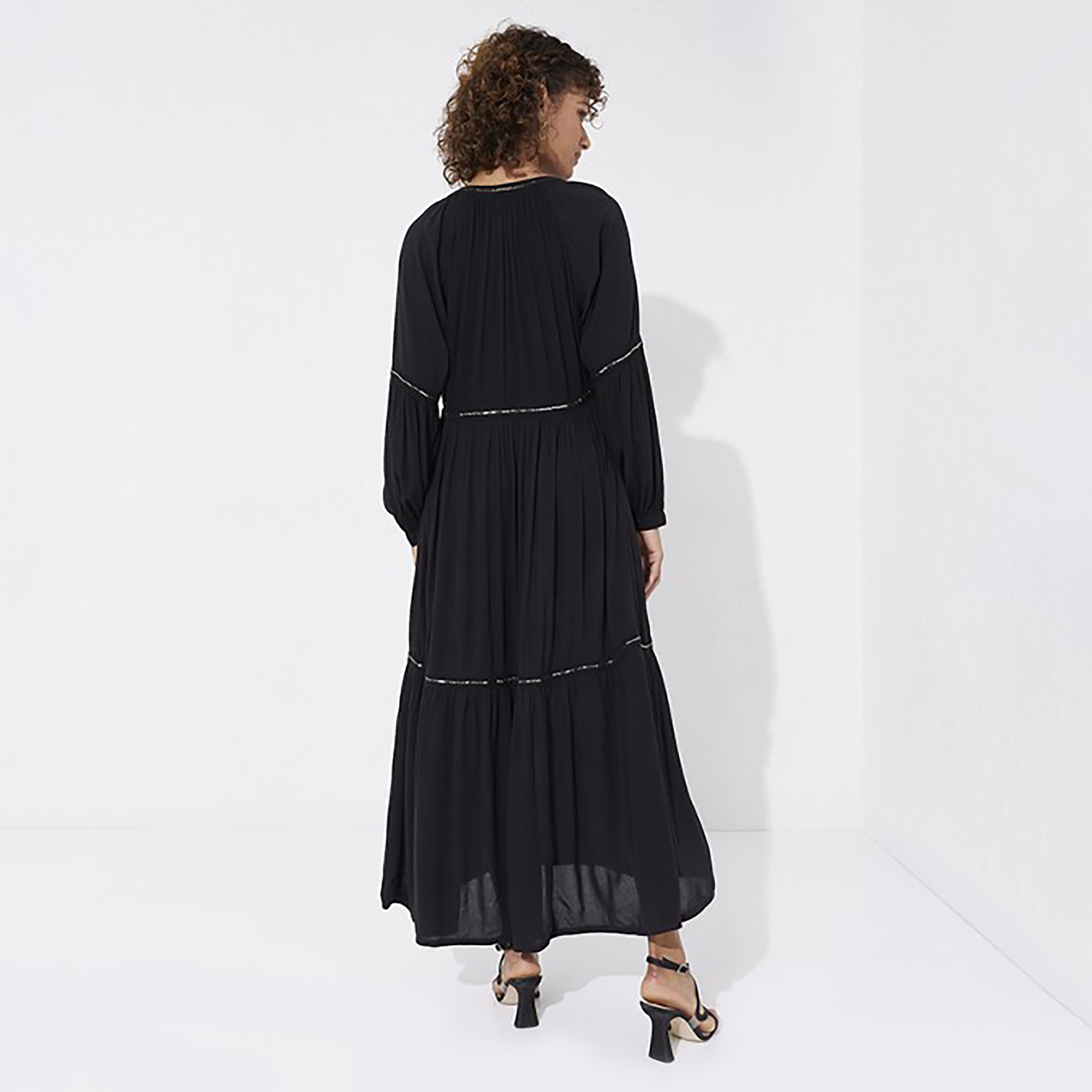 فستان ماكسي بطبقات ورقبة عنق مع مزين سيكوينس من إيروبوستال-women-clothing-dresses-image-4
