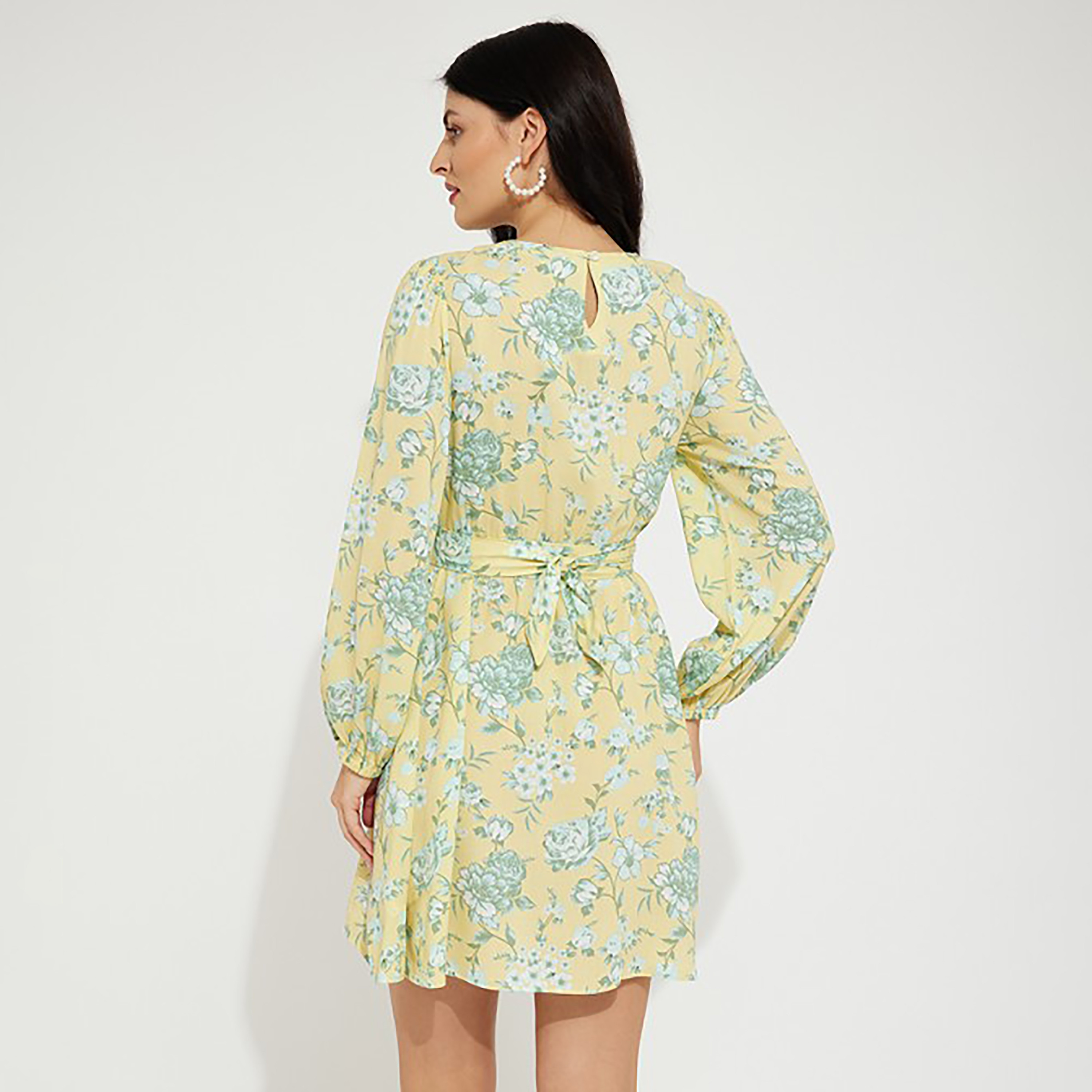 فستان نسائي قصير من إيروبوستيل بقصّة واسعة وطبعة زهور باللون الأصفر-women-clothing-dresses-image-4