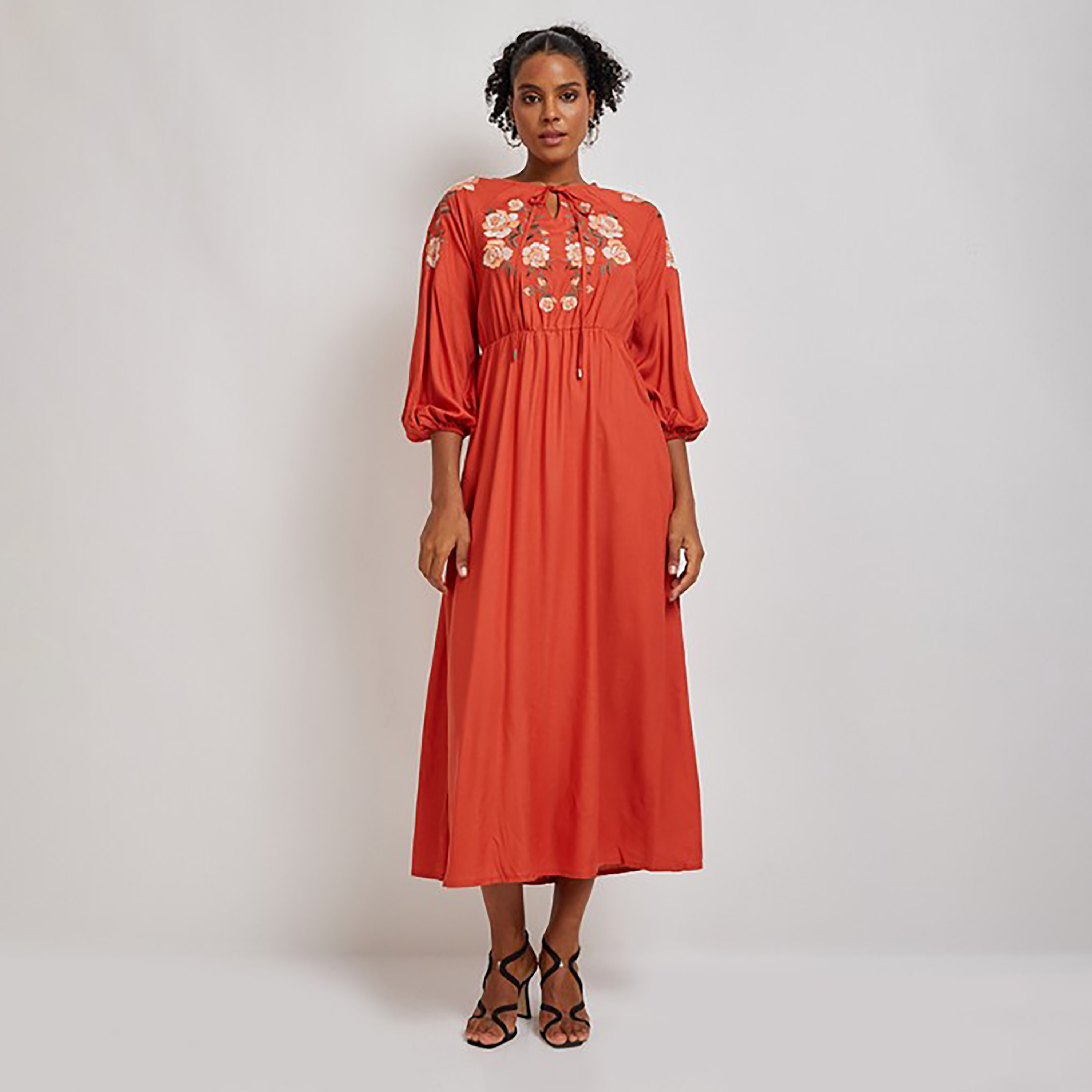 فستان ميدي ذو فيت وفلير برقبة كيهول مع مطرز من إيروبوستال-women-clothing-dresses-image-1