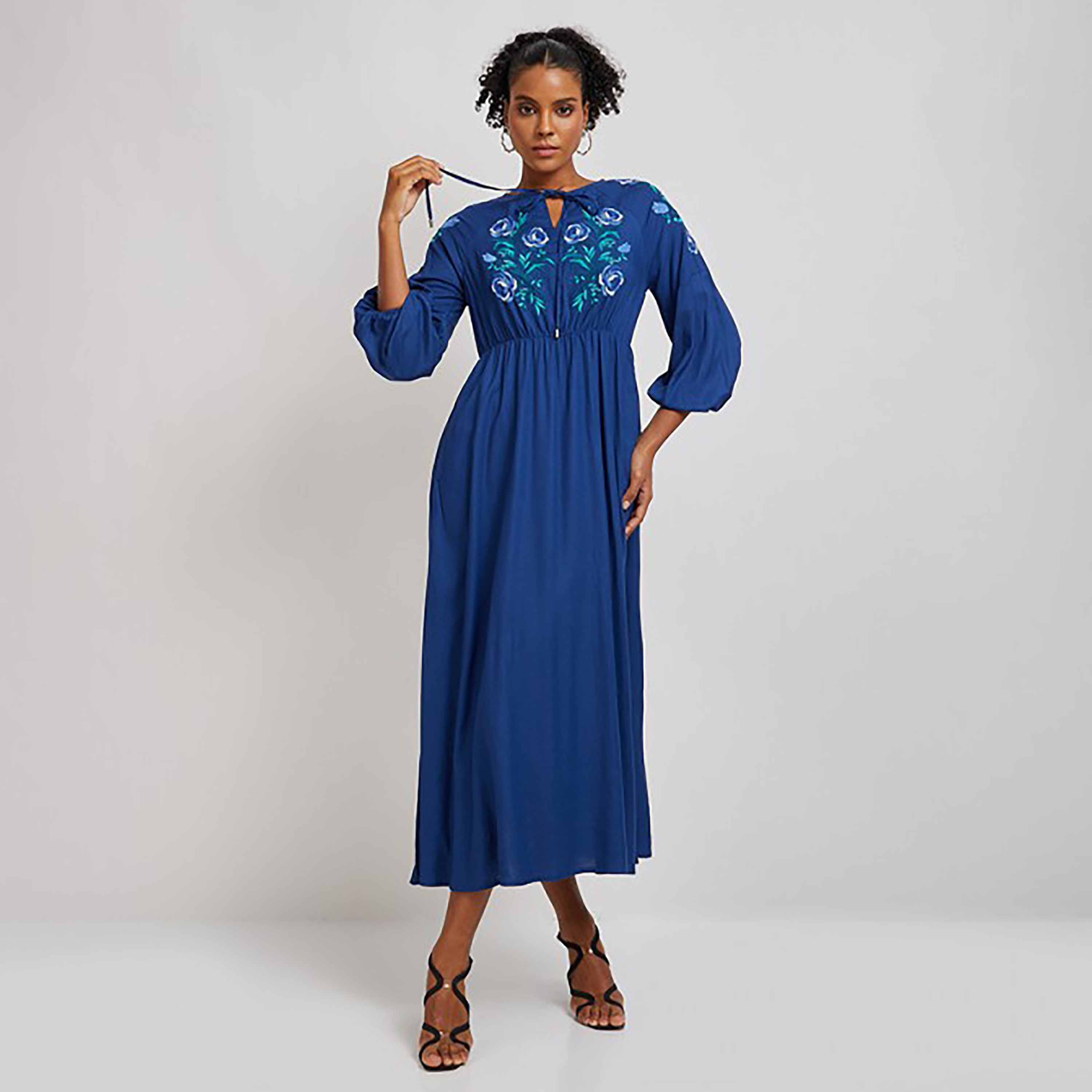 فستان ميدي ذو فيت وفلير برقبة كيهول مع مطرز من إيروبوستال-women-clothing-dresses-image-5