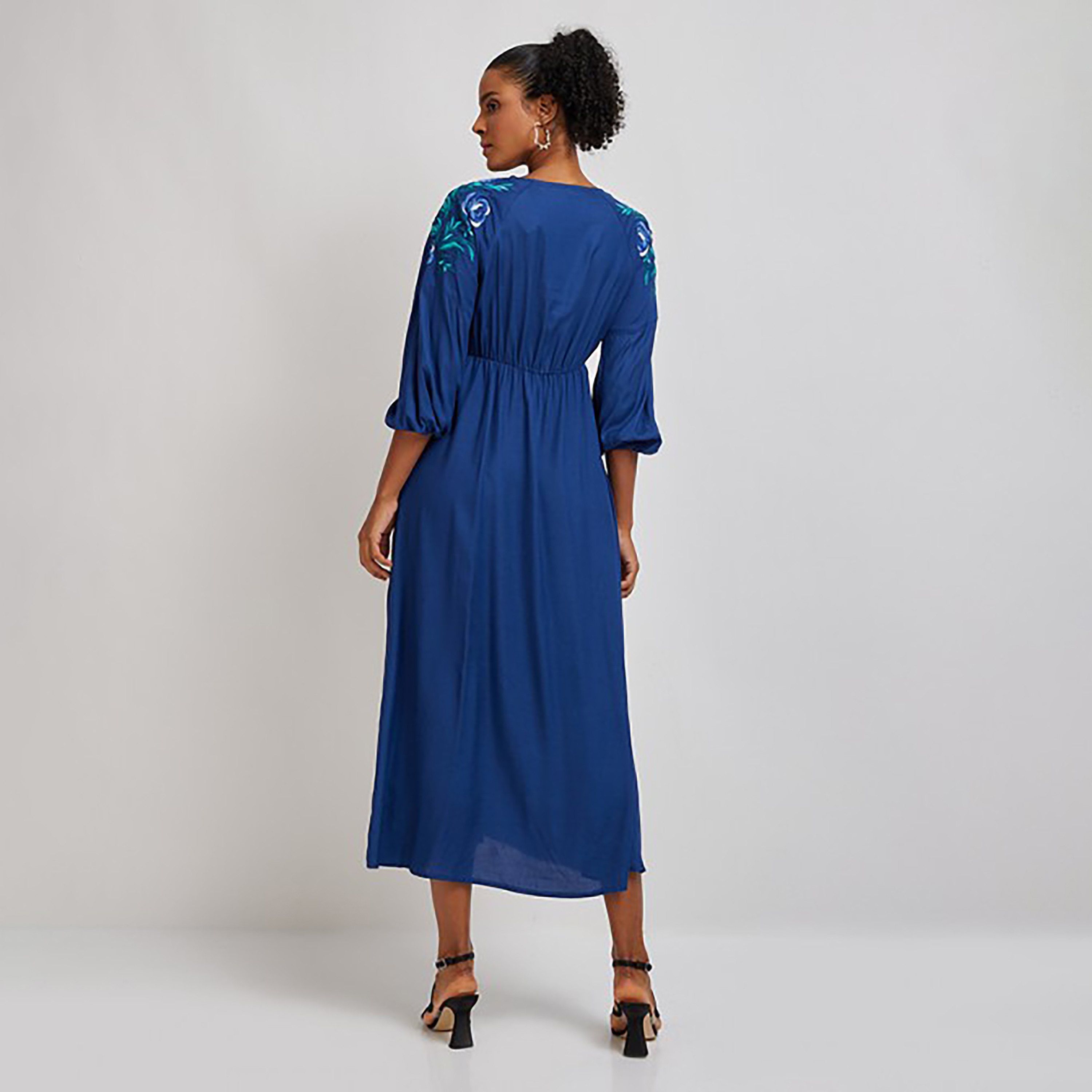 فستان ميدي ذو فيت وفلير برقبة كيهول مع مطرز من إيروبوستال-women-clothing-dresses-image-8