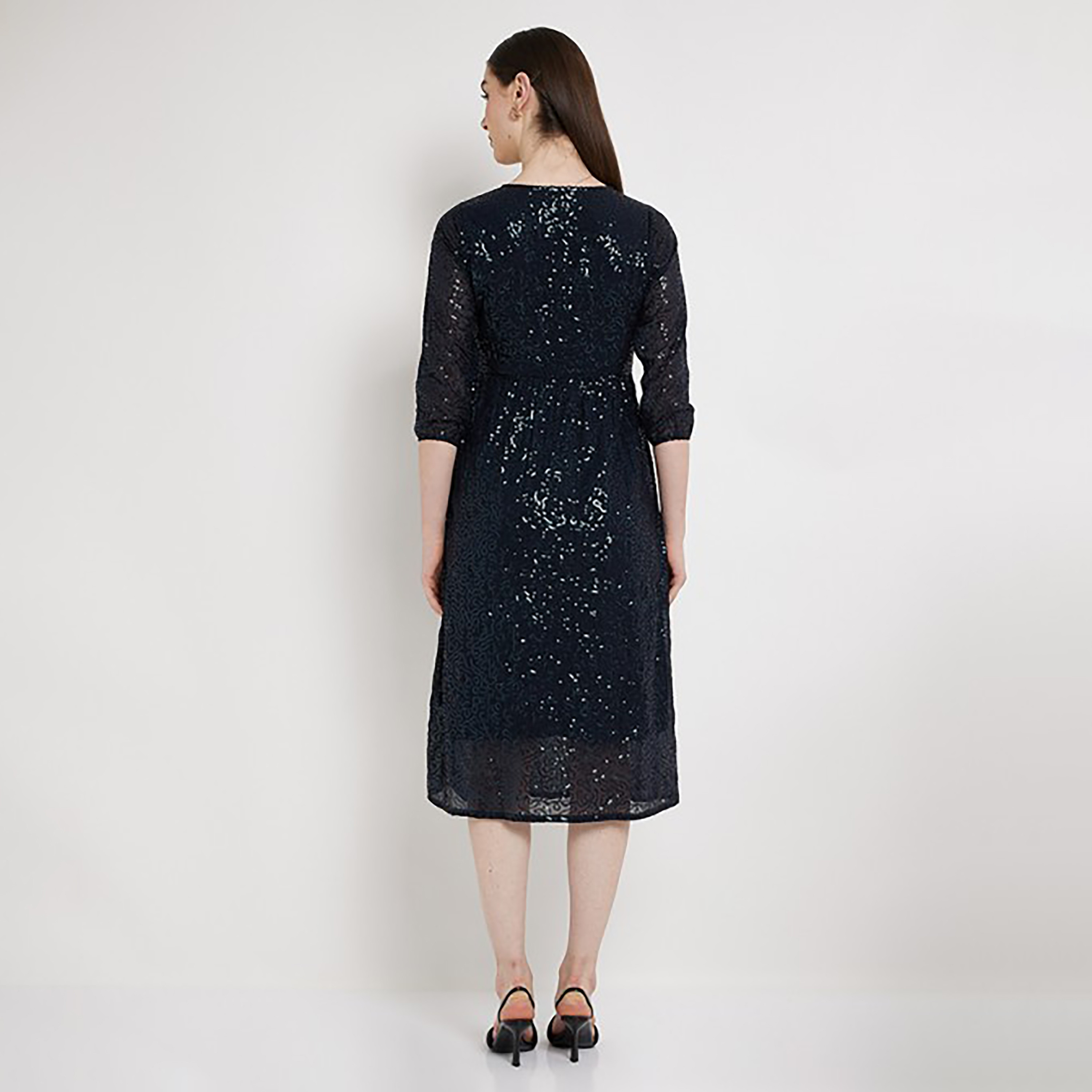 فستان متوسط الطول بواسع ورقبة دائرية مع مزين سيكوينس من إيروبوستال-women-clothing-dresses-image-4
