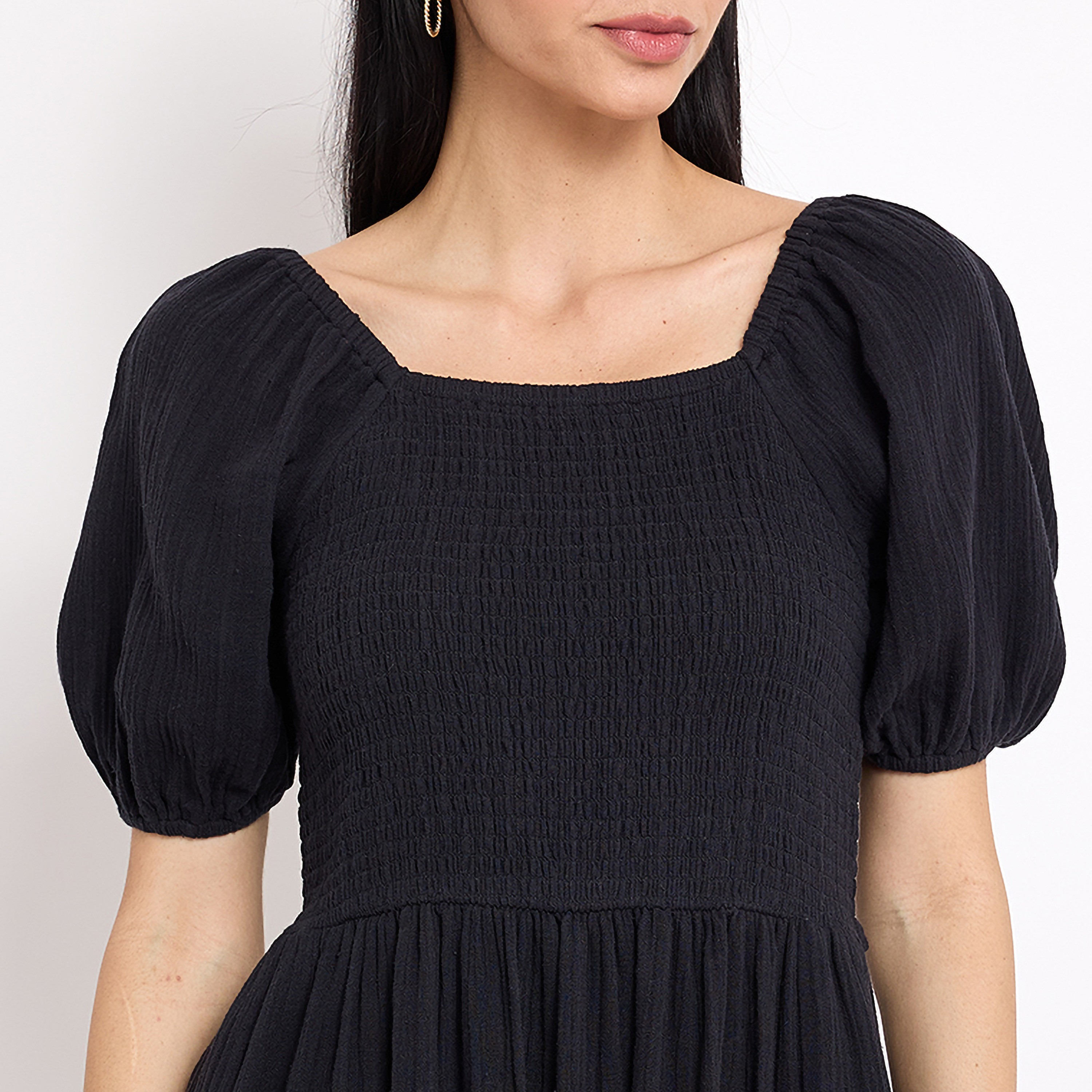 فستان ماكسي أسود ذو سموكيد بياقة مربعة وأكمام منتفخة من إيروبوستال-women-clothing-dresses-image-2