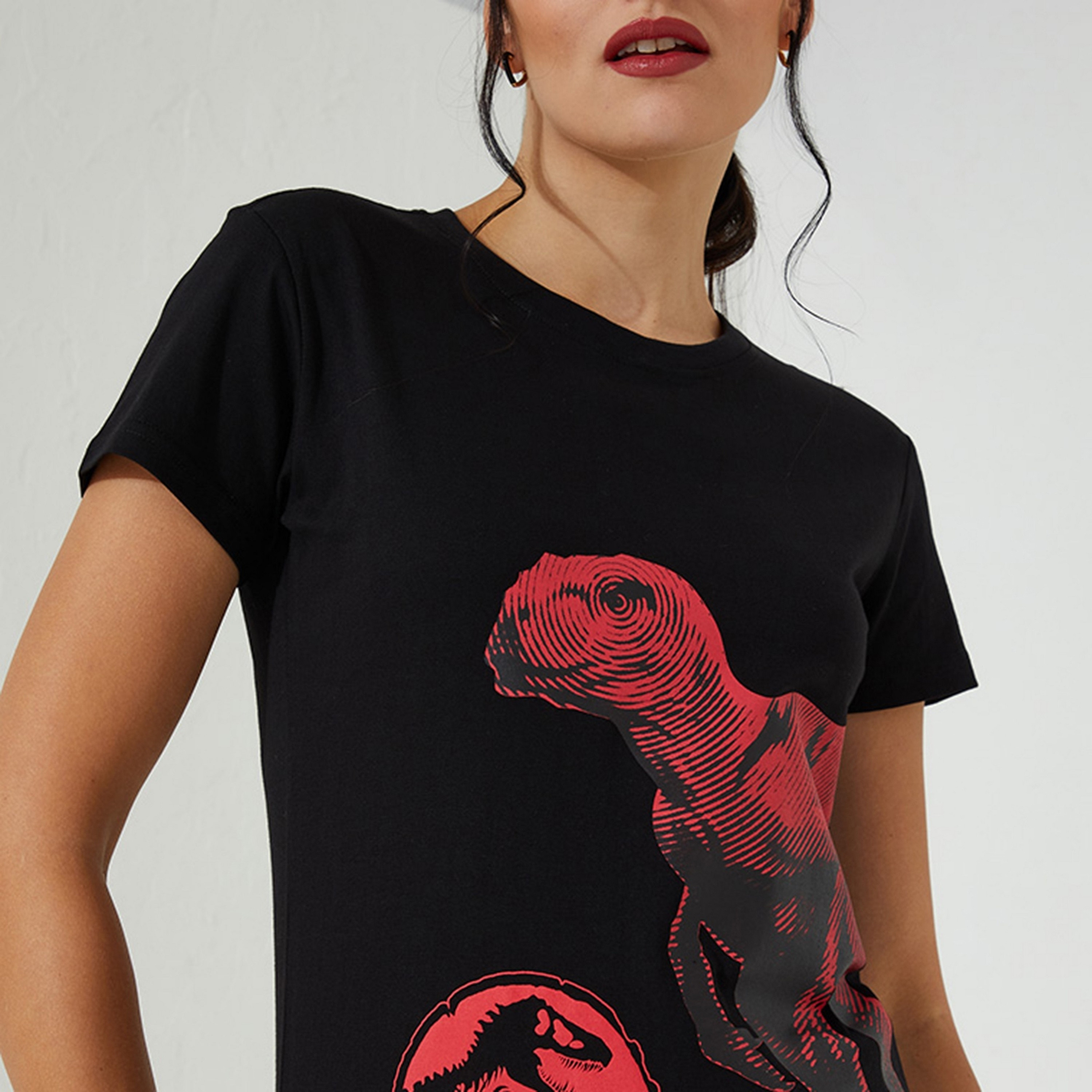 تي شيرت نسائي بأكمام قصيرة ورقبة دائرية وطبعة رسومات ديناصور من أيروبوستال-women-clothing-tshirts-image-3