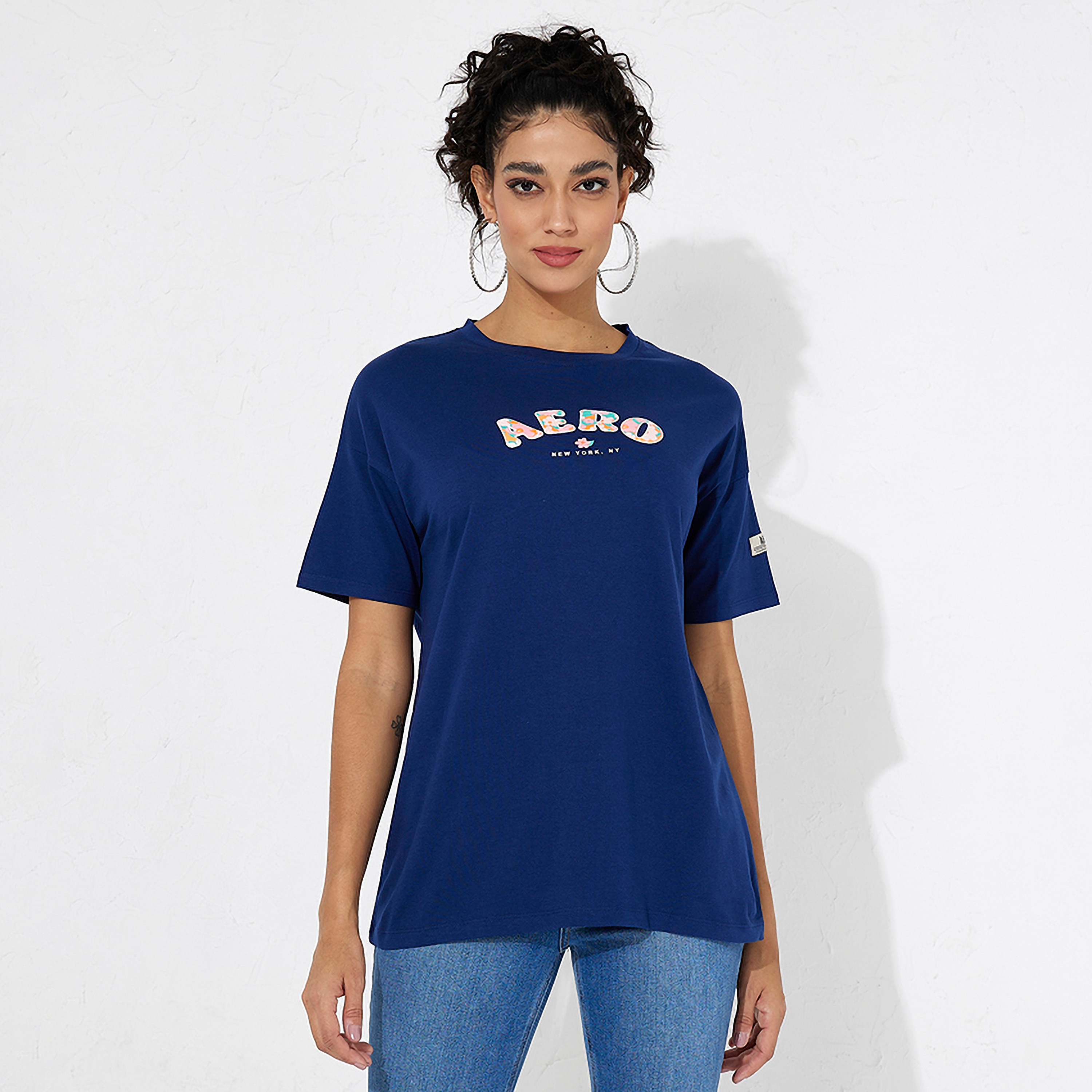 تي شيرت نسائي بأكمام قصيرة وياقة دائرية وشعار من أيروبوستال-women-clothing-tshirts-image-1