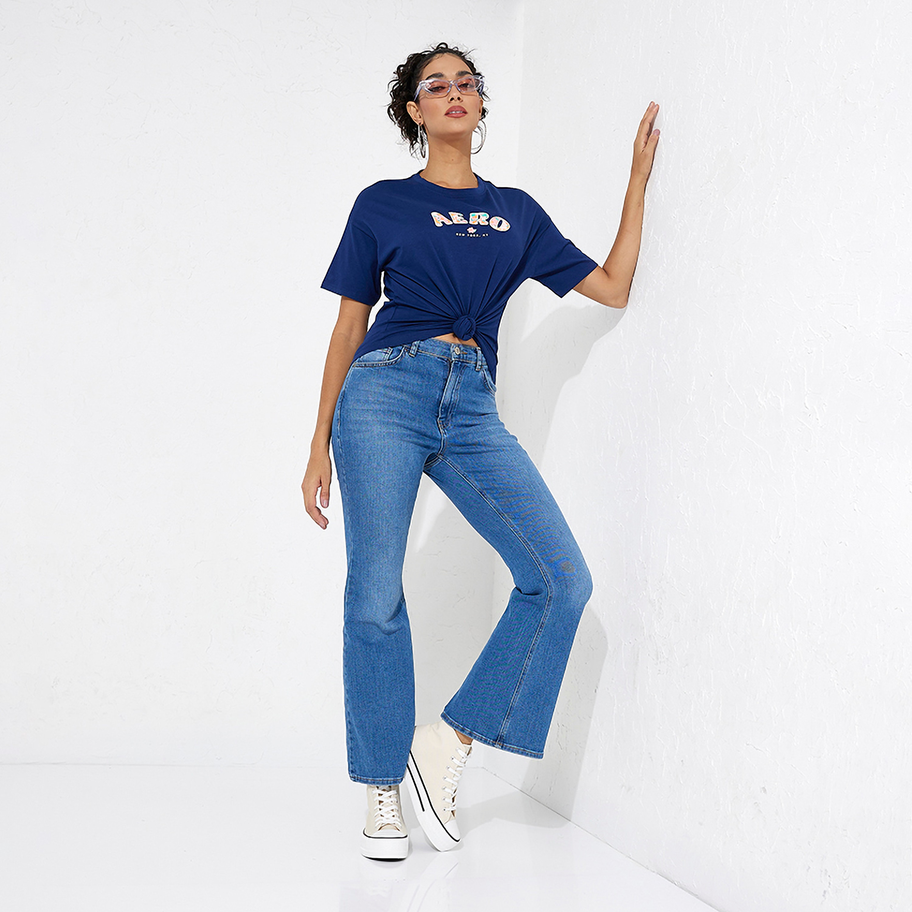 تي شيرت نسائي بأكمام قصيرة وياقة دائرية وشعار من أيروبوستال-women-clothing-tshirts-image-2