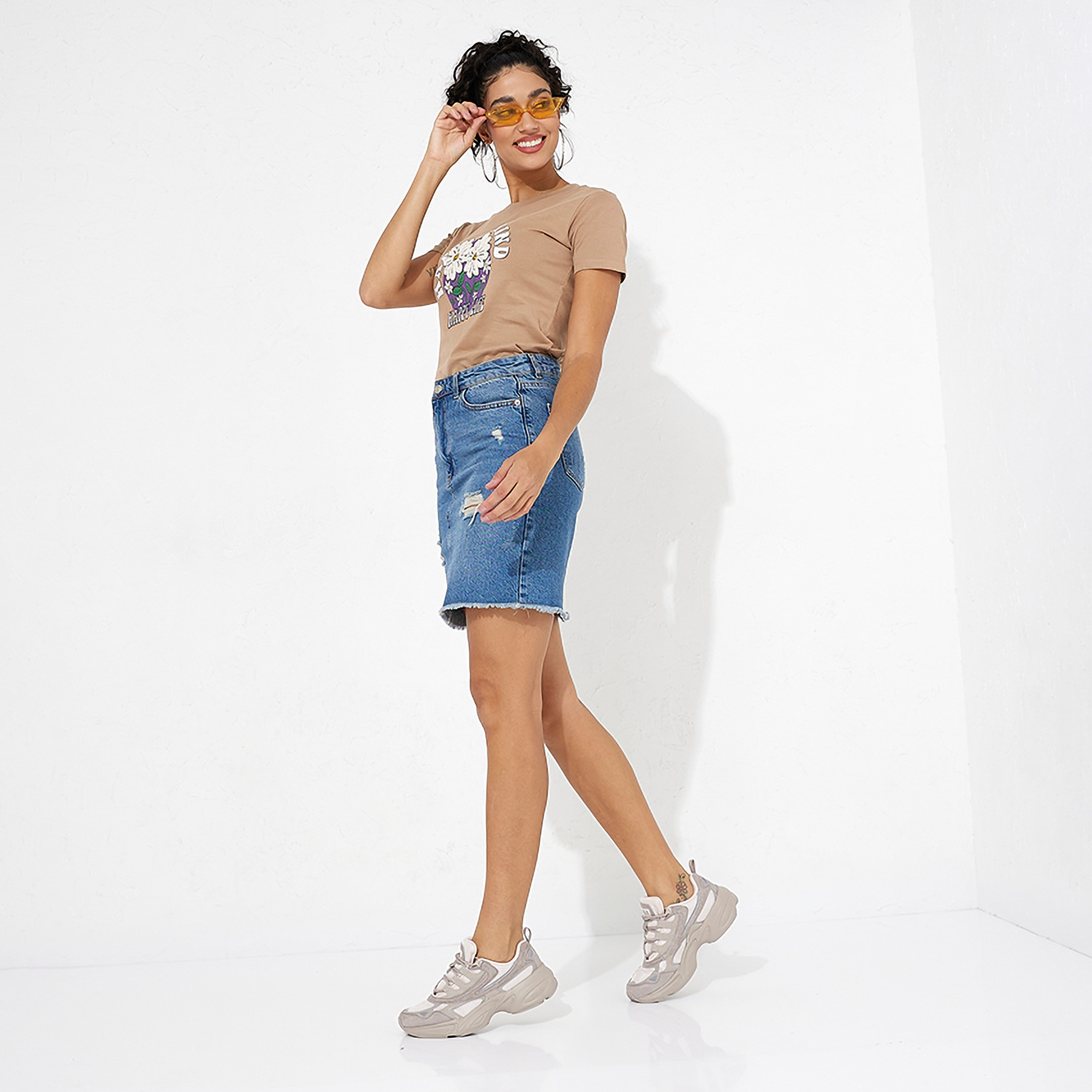 تي شيرت نسائي بأكمام قصيرة ورقبة دائرية مزخرفة بالزهور من أيروبوستال-women-clothing-tshirts-image-2