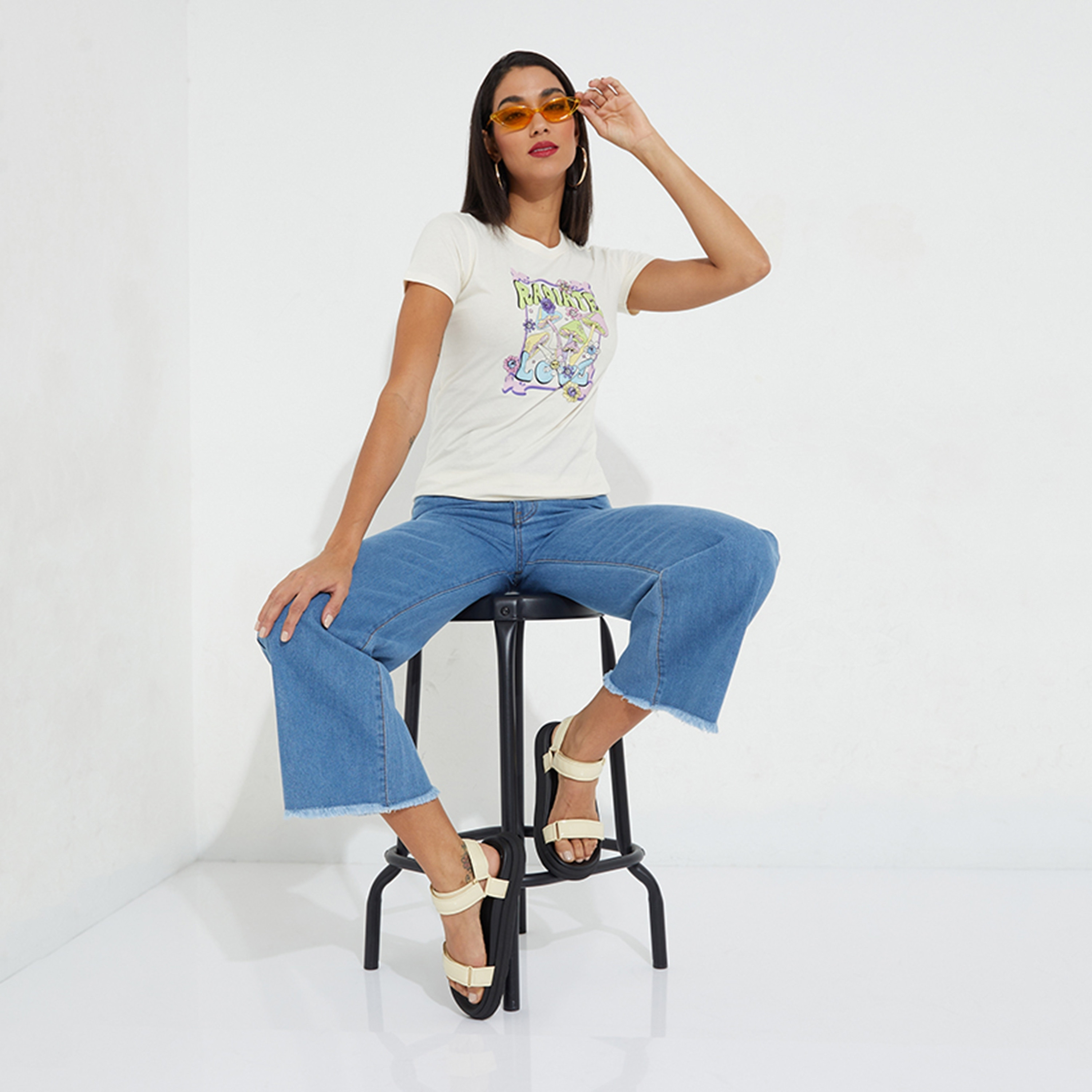 تي شيرت نسائي بأكمام قصيرة ورقبة دائرية وطبعة رسومات على شكل فطر من أيروبوستال-women-clothing-tshirts-image-6