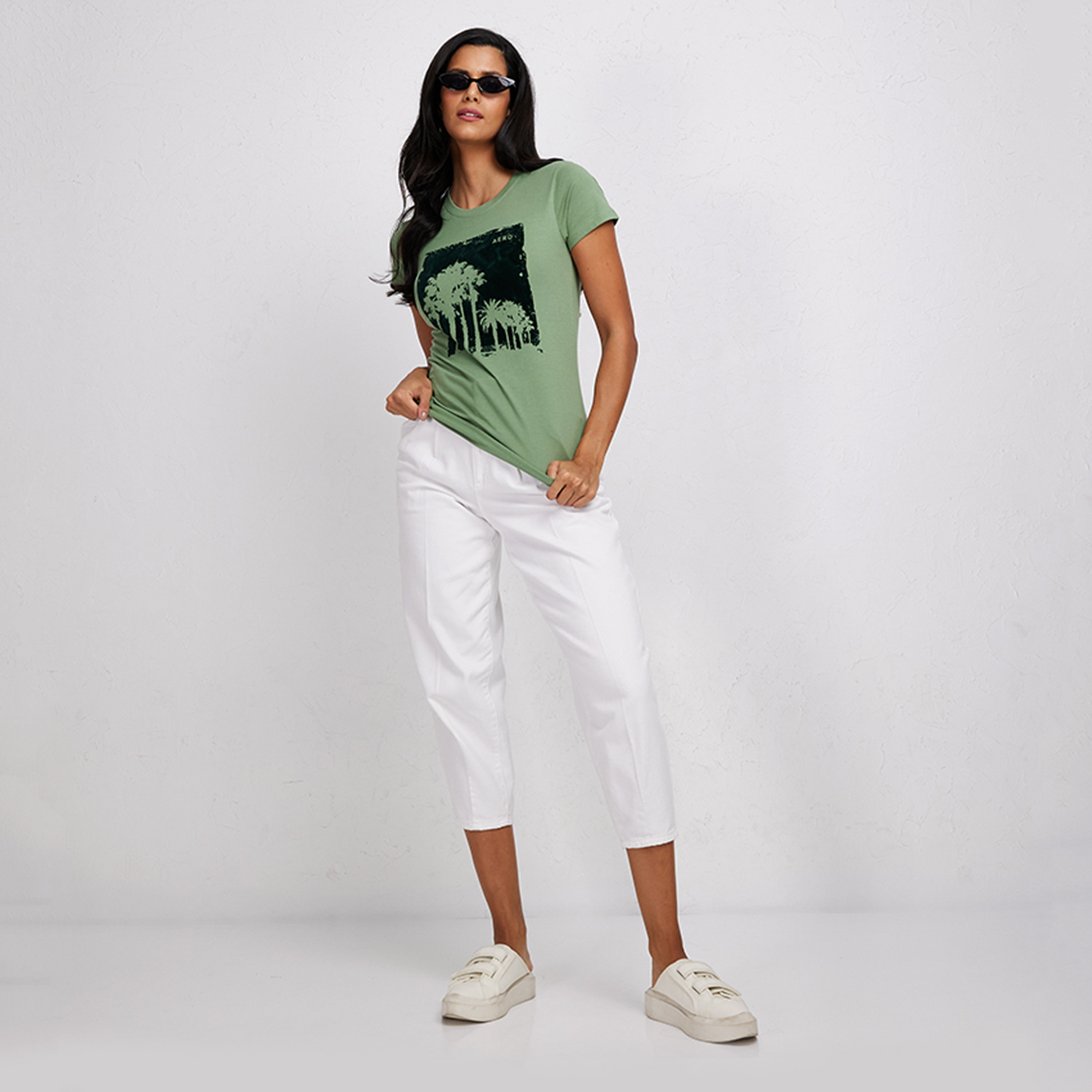 تي شيرت نسائي بطبعة رسومات لشجرة النخيل برقبة دائرية وأكمام قصيرة من أيروبوستال-women-clothing-tshirts-image-2