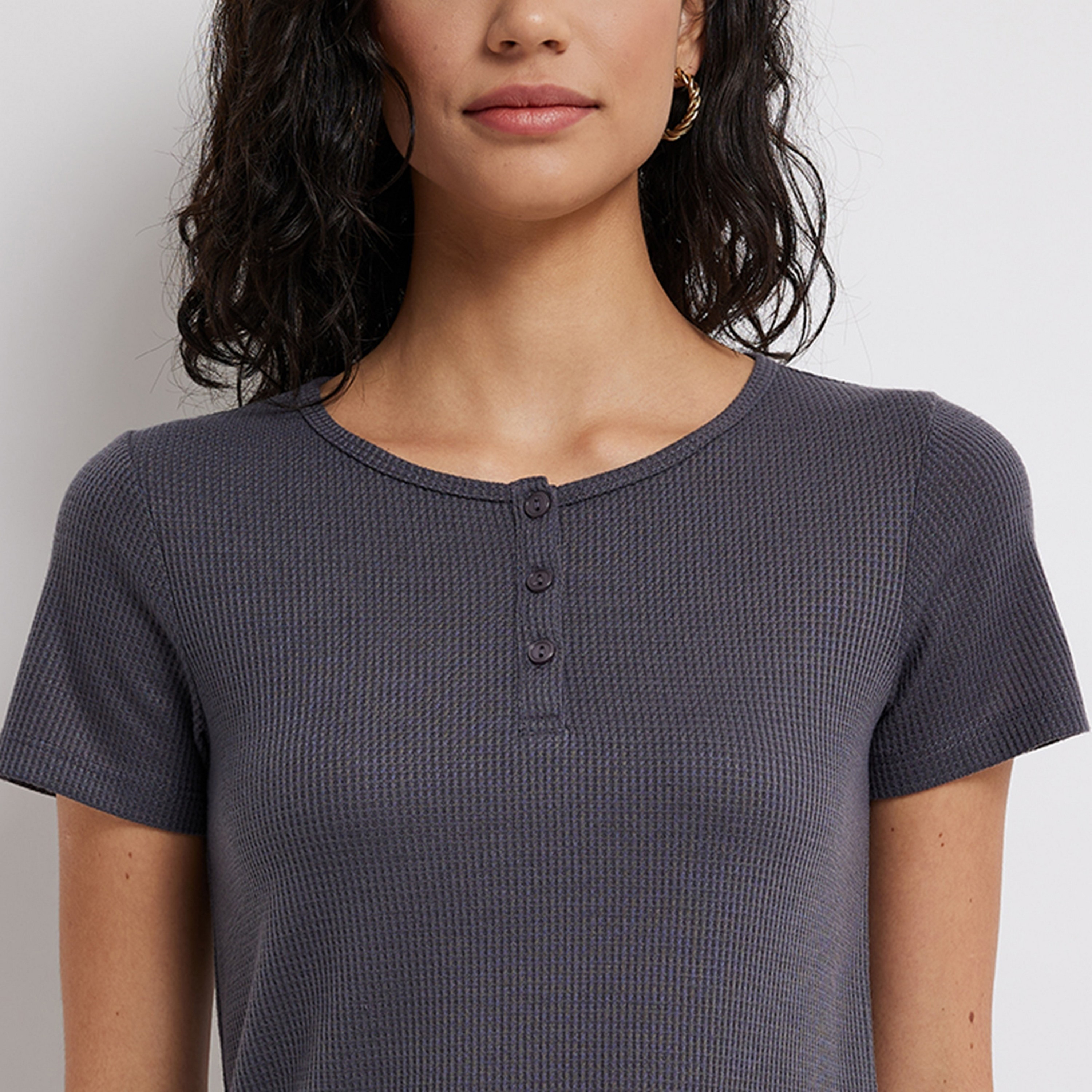 تي شيرت نسائي بأكمام قصيرة ورقبة هنلي منقوشة من أيروبوستال-women-clothing-tshirts-image-3