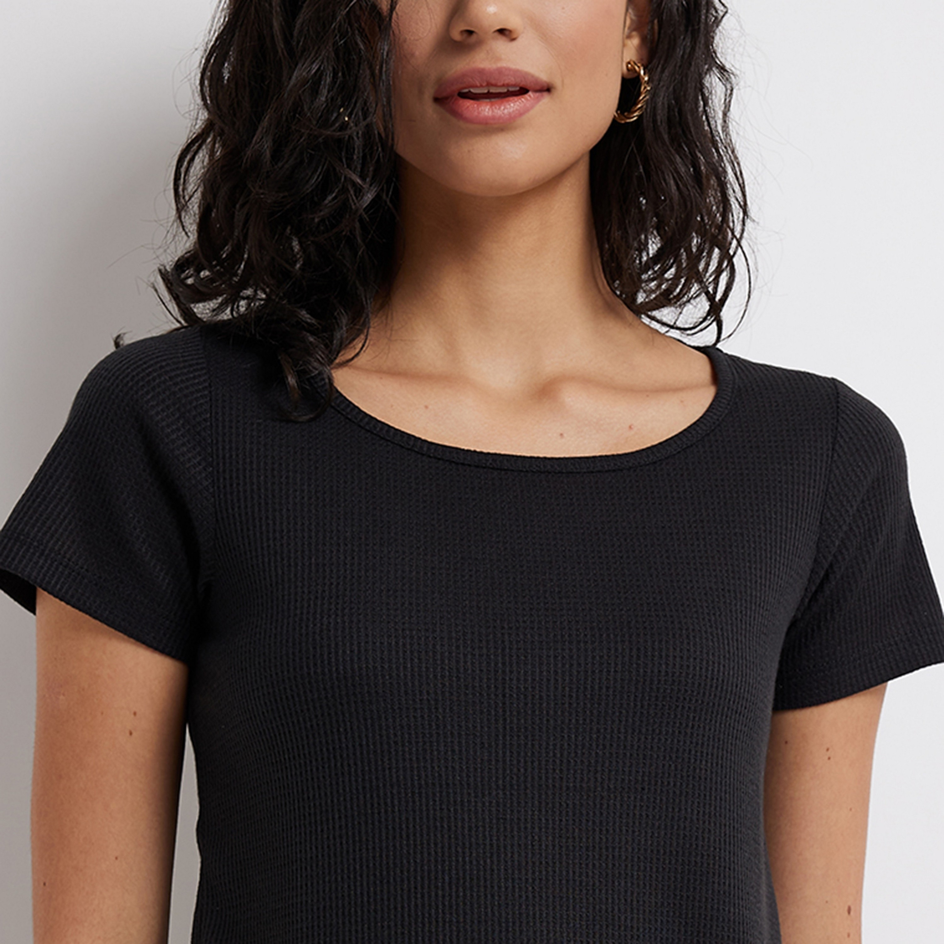 تي شيرت نسائي بأكمام قصيرة ورقبة دائرية منقوش من أيروبوستال-women-clothing-tshirts-image-3