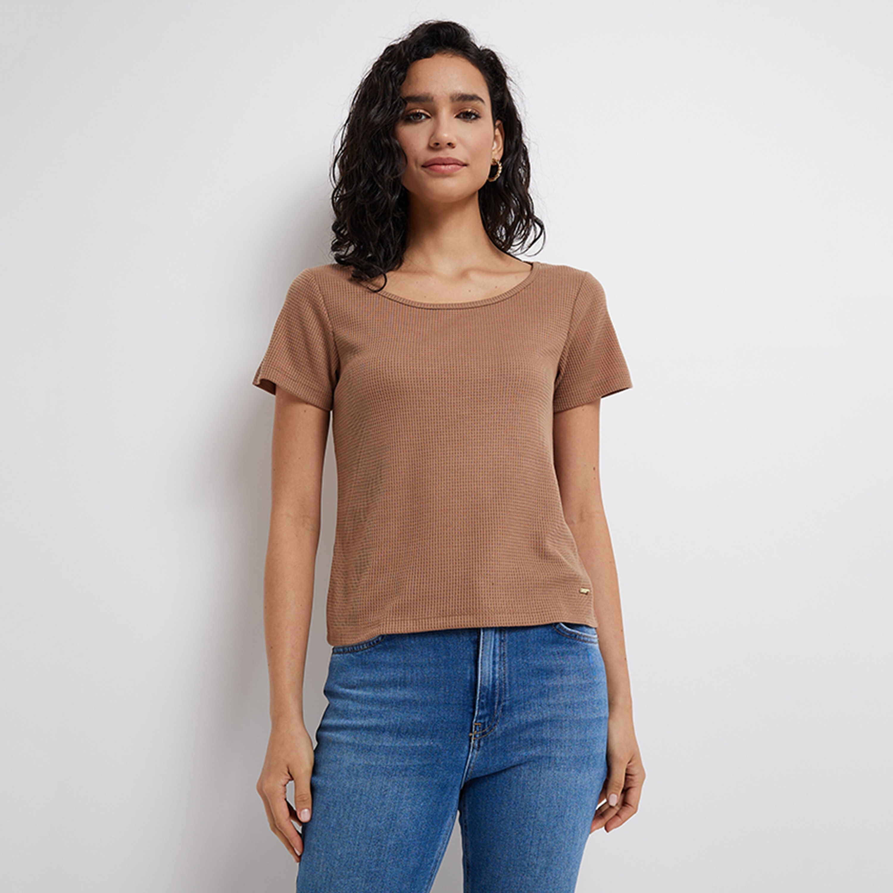 تي شيرت نسائي بأكمام قصيرة ورقبة دائرية منقوش من أيروبوستال-women-clothing-tshirts-image-5