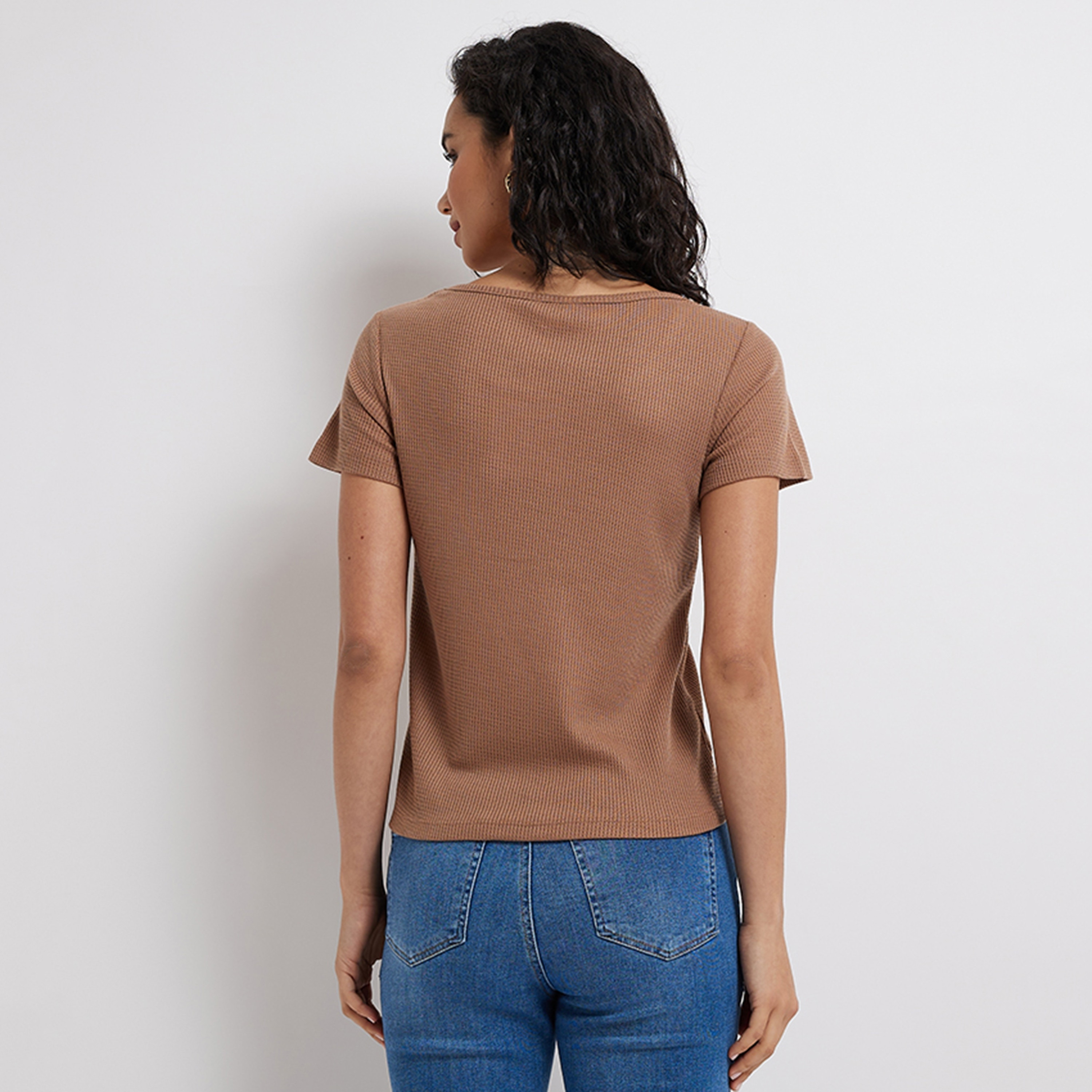 تي شيرت نسائي بأكمام قصيرة ورقبة دائرية منقوش من أيروبوستال-women-clothing-tshirts-image-8