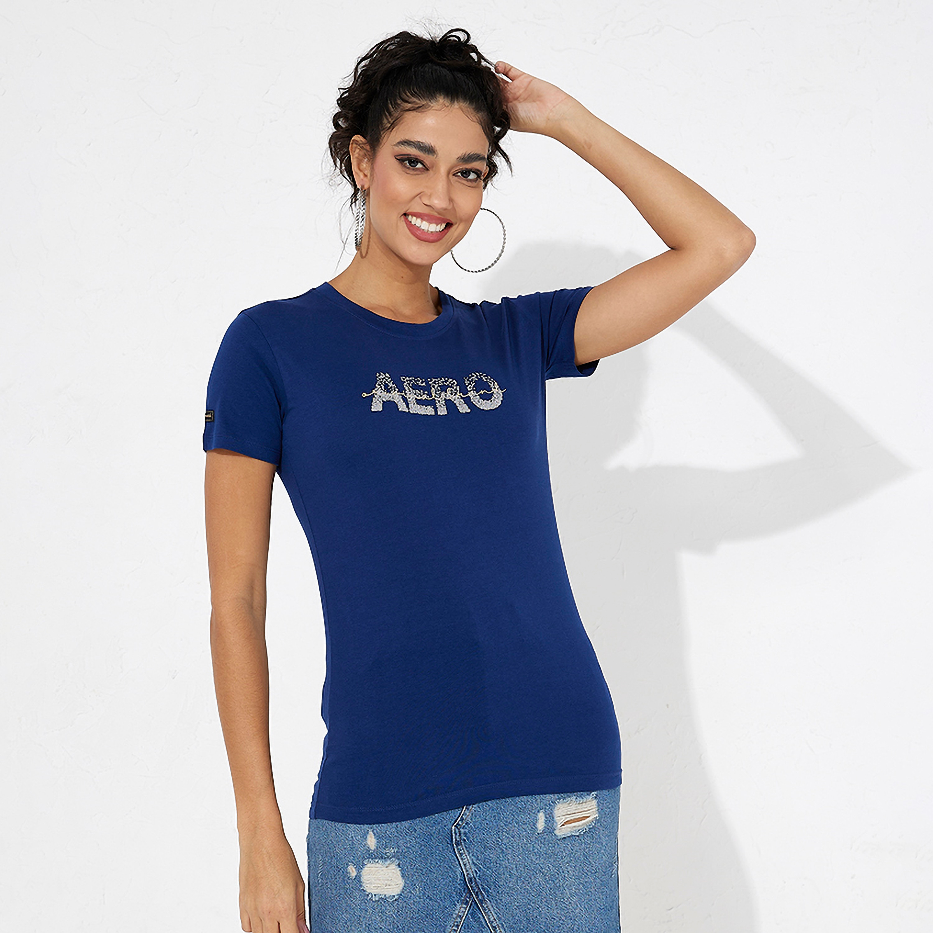 تي شيرت نسائي بأكمام قصيرة وياقة دائرية وشعار من أيروبوستال-women-clothing-tshirts-image-1