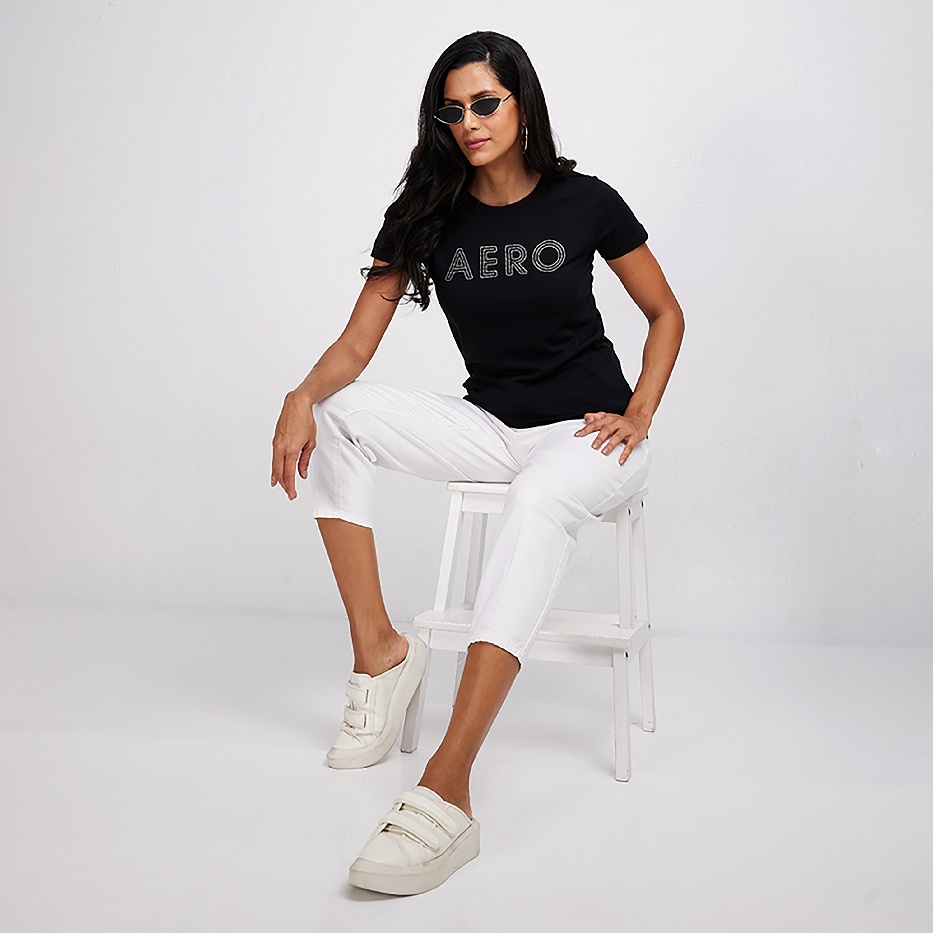 تي شيرت نسائي برقبة دائرية وأكمام قصيرة ومزين بأحجار الراين من أيروبوستال-women-clothing-tshirts-image-2