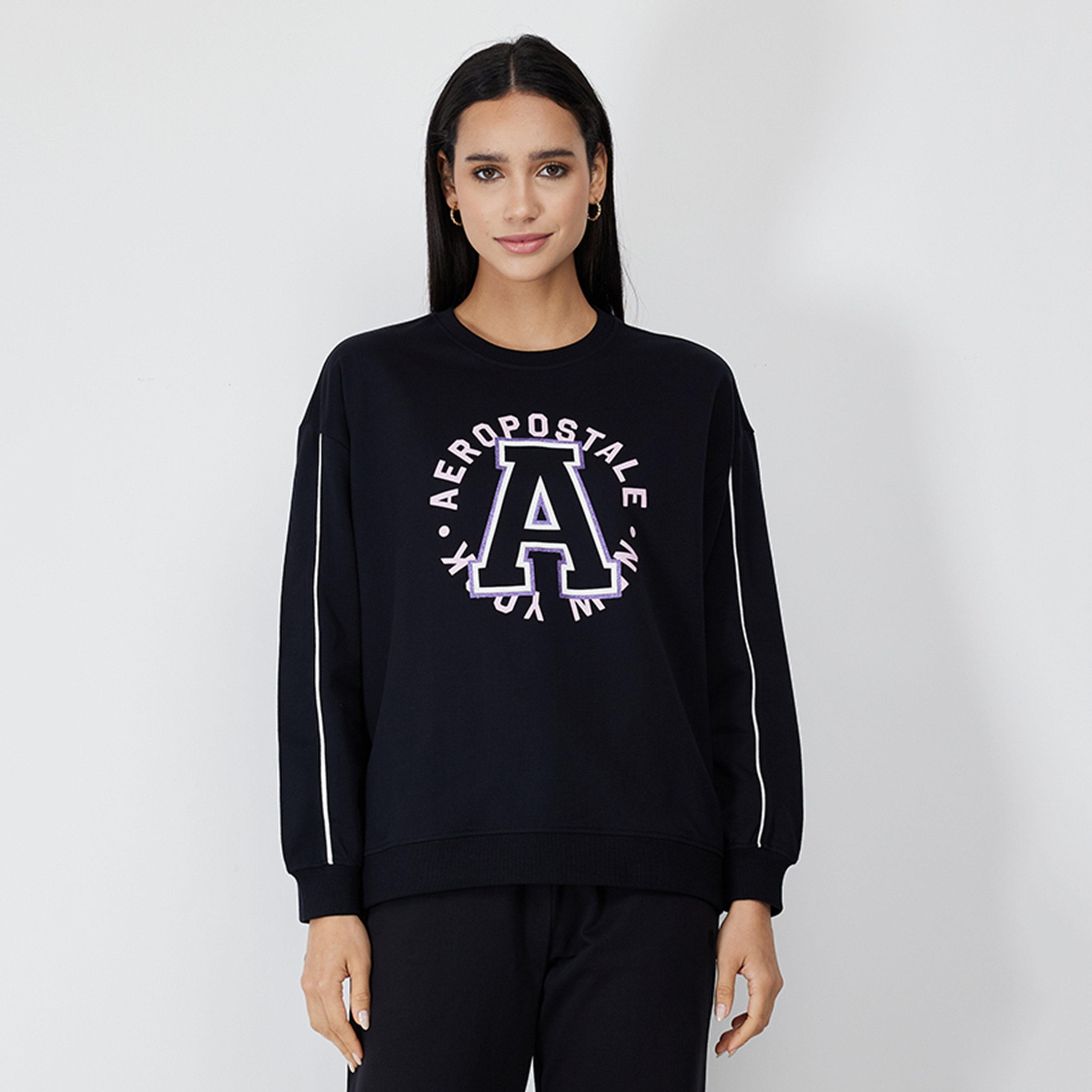 سويت شيرت نسائي برقبة دائرية وأكمام منسدلة وطبعة شعار من أيروبوستال-women-clothing-hoodiesandsweatshirts-sweatshirts-image-1