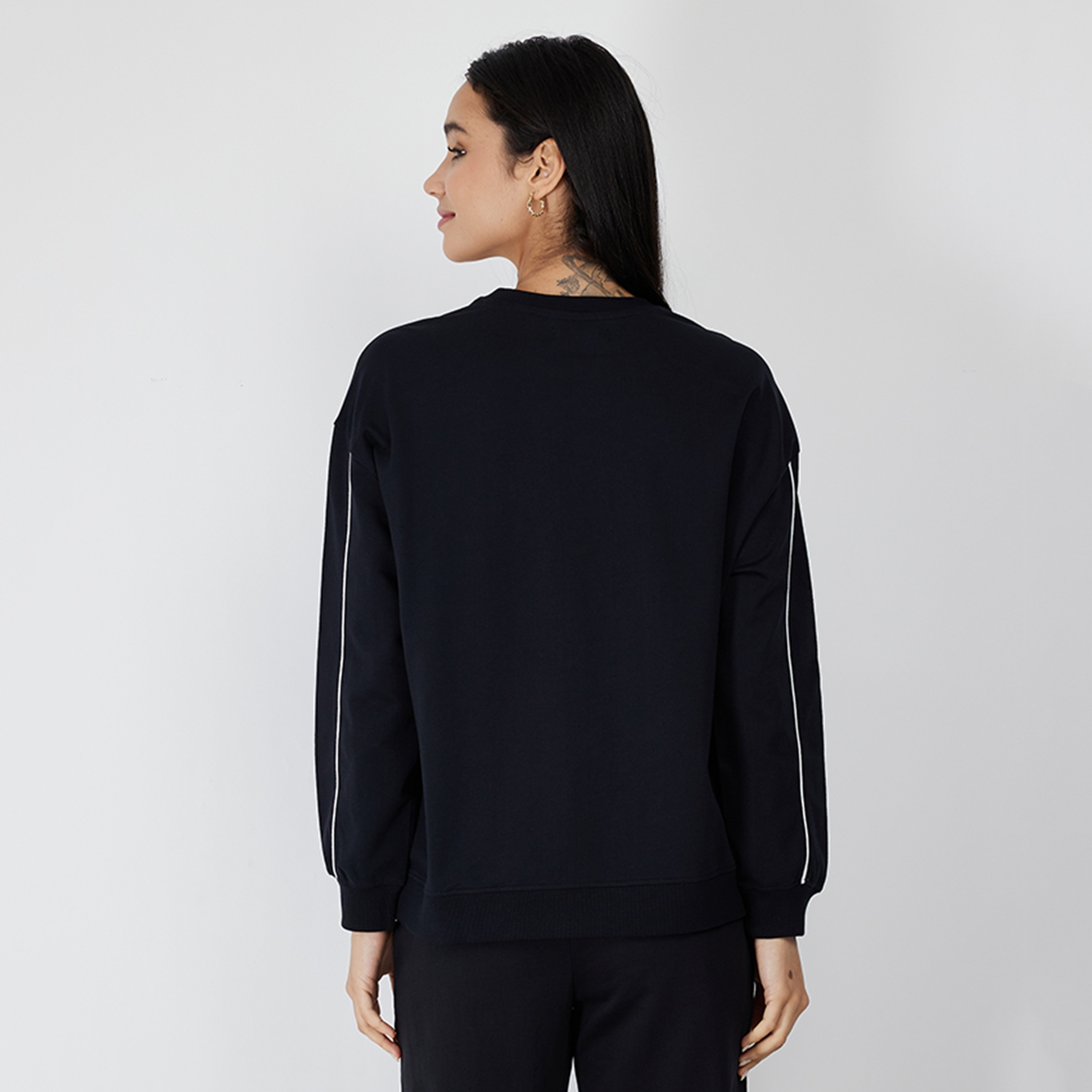 سويت شيرت نسائي برقبة دائرية وأكمام منسدلة وطبعة شعار من أيروبوستال-women-clothing-hoodiesandsweatshirts-sweatshirts-image-4