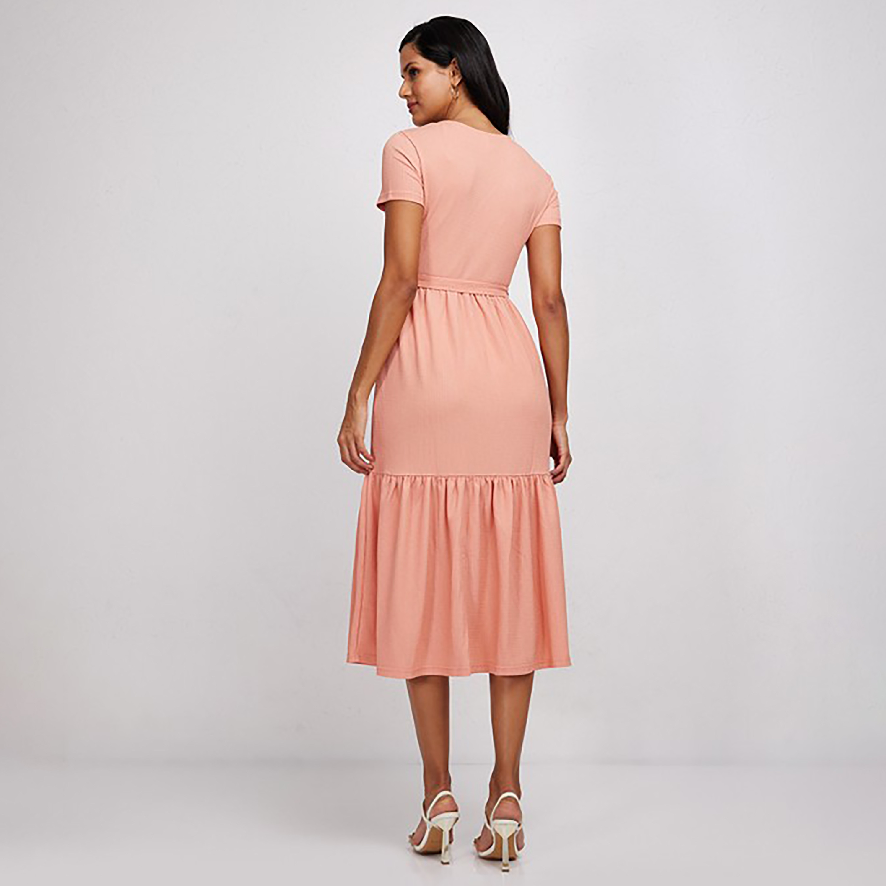 فستان ميدي بطبقات ورقبة على شكل فى مع تكسثرد من إيروبوستال-women-clothing-dresses-image-4
