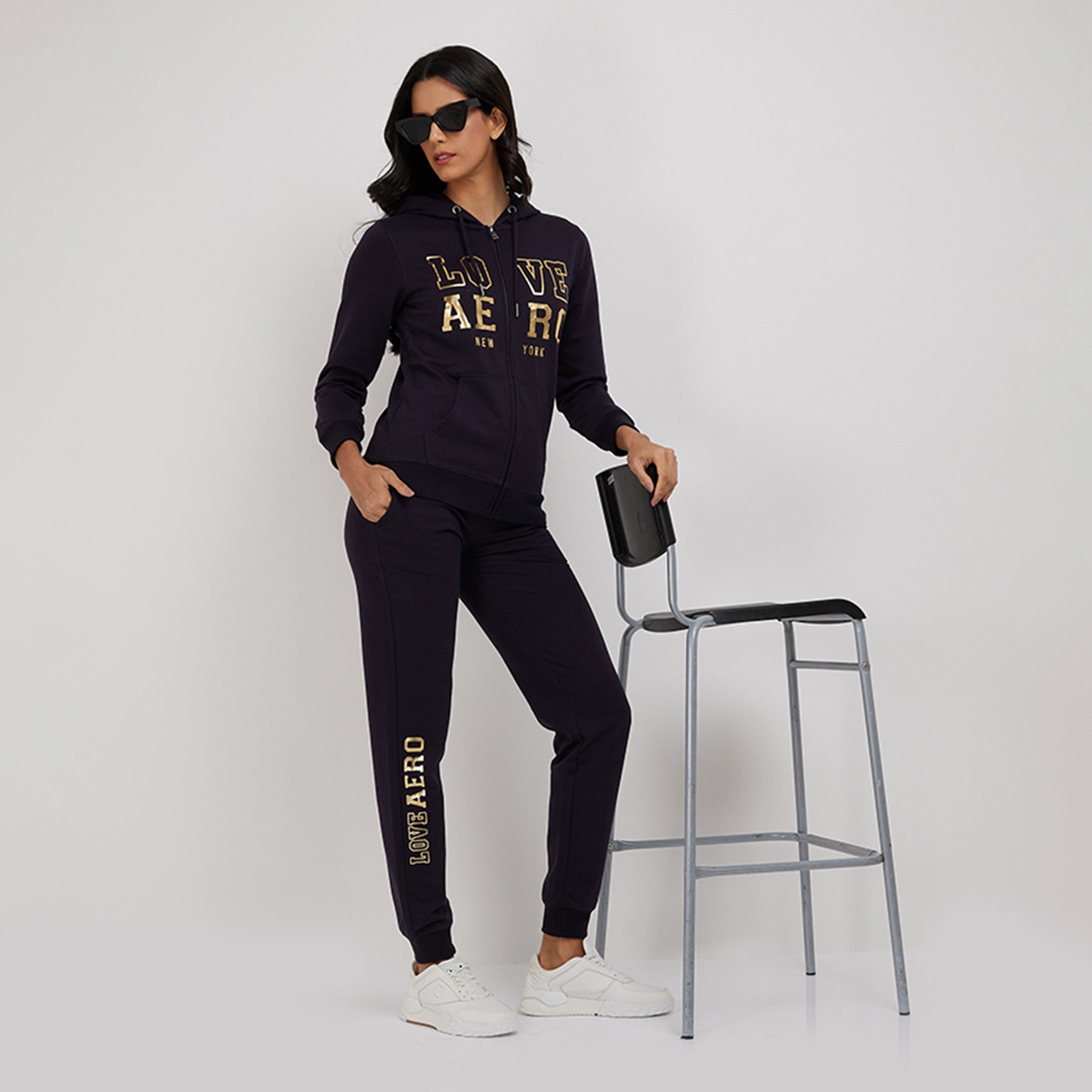 بنطلون ركض نسائي بخصر متوسط ورباط بطبعة نصية من أيروبوستال-women-clothing-bottoms-joggers-image-2
