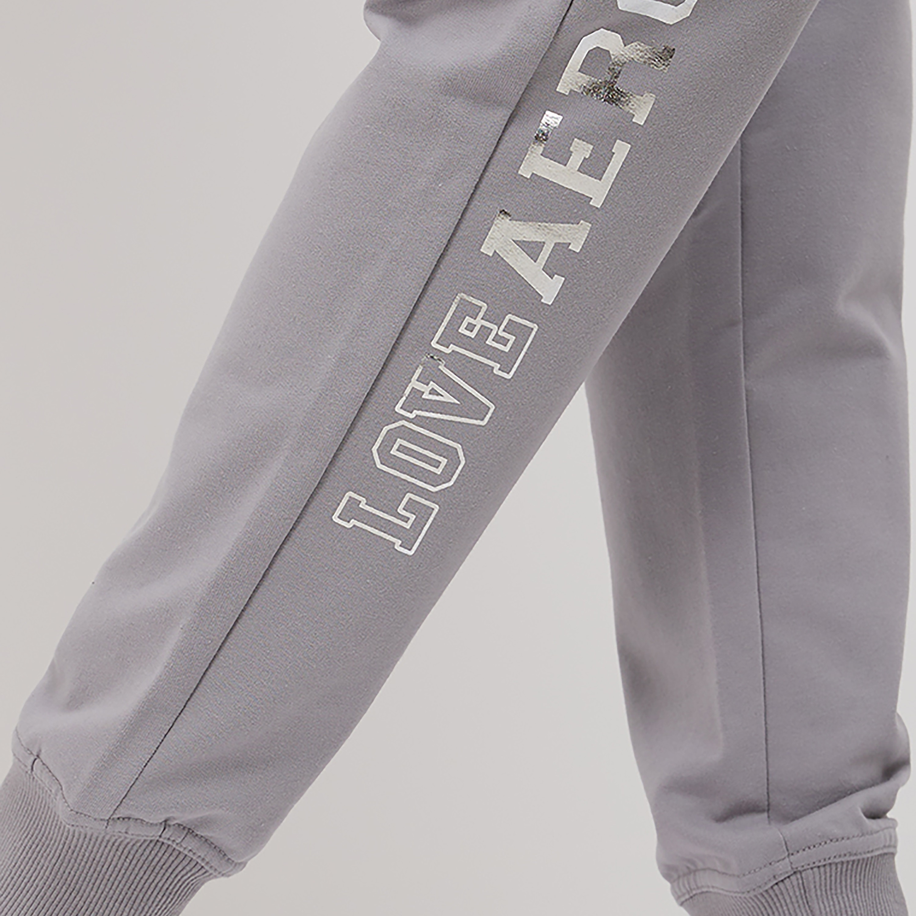 بنطلون ركض نسائي بخصر متوسط ورباط بطبعة نصية من أيروبوستال-women-clothing-bottoms-joggers-image-7