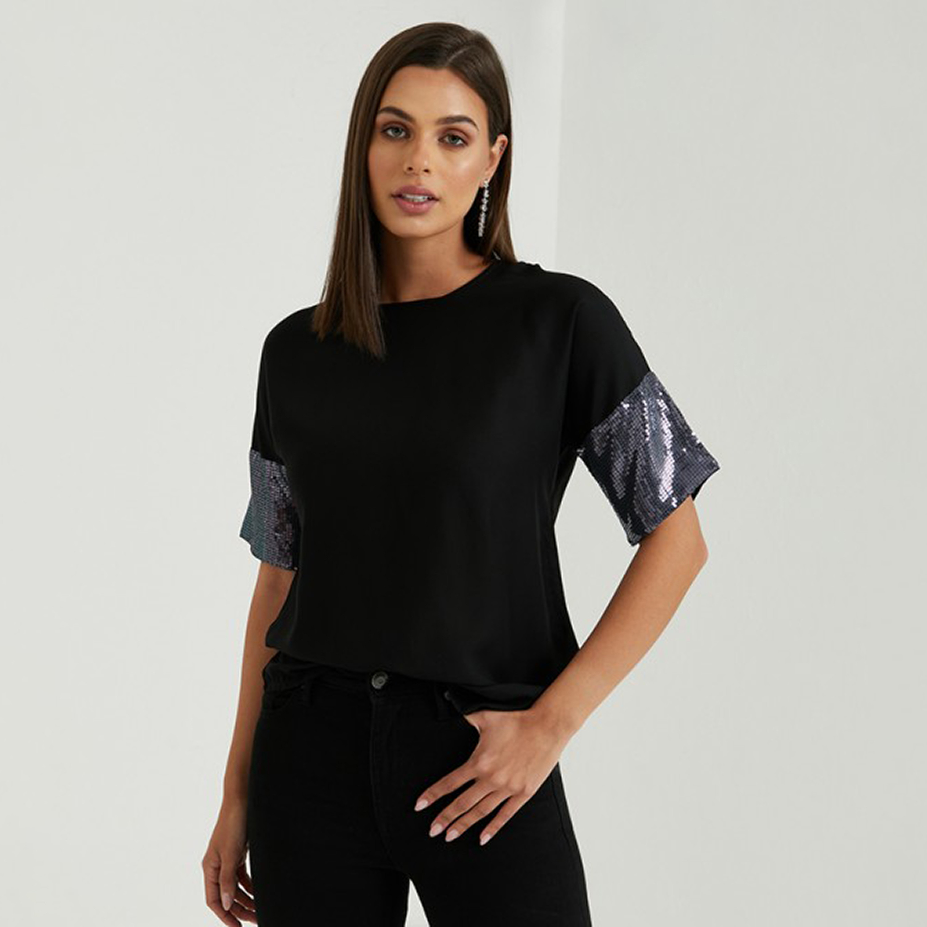 توب نسائي بأكمام مرصعة بالترتر أسود من آيروبوستيل-women-clothing-shirtsandblouses-blouses-image-4