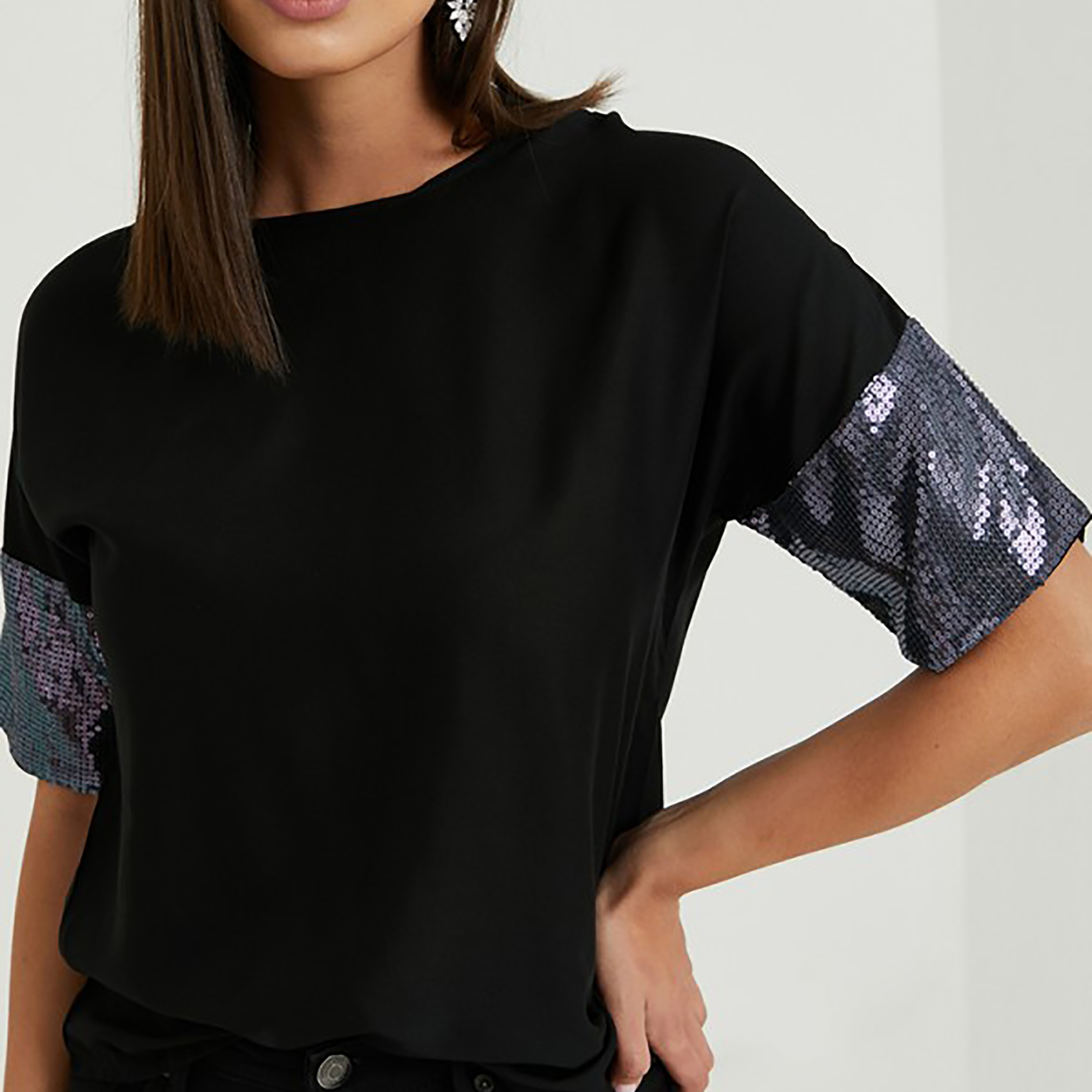 توب نسائي بأكمام مرصعة بالترتر أسود من آيروبوستيل-women-clothing-shirtsandblouses-blouses-image-2