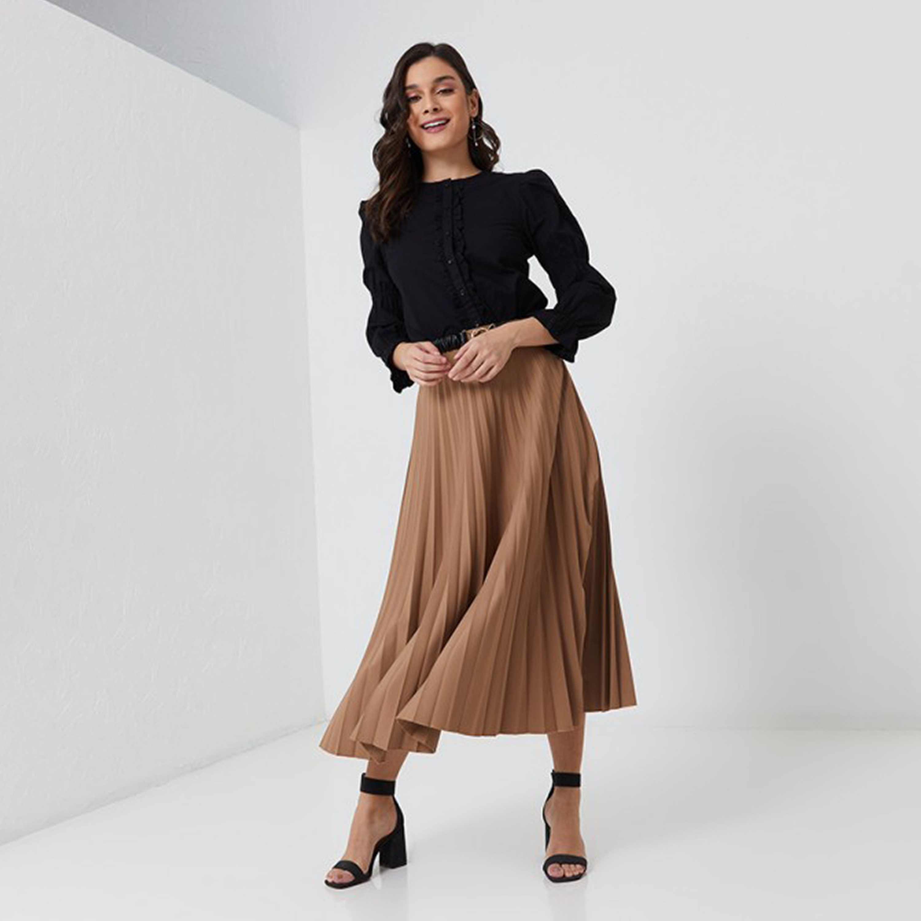 توب نسائي بأكمام منفوخة من آيروبوستيل-women-clothing-shirtsandblouses-blouses-image-6