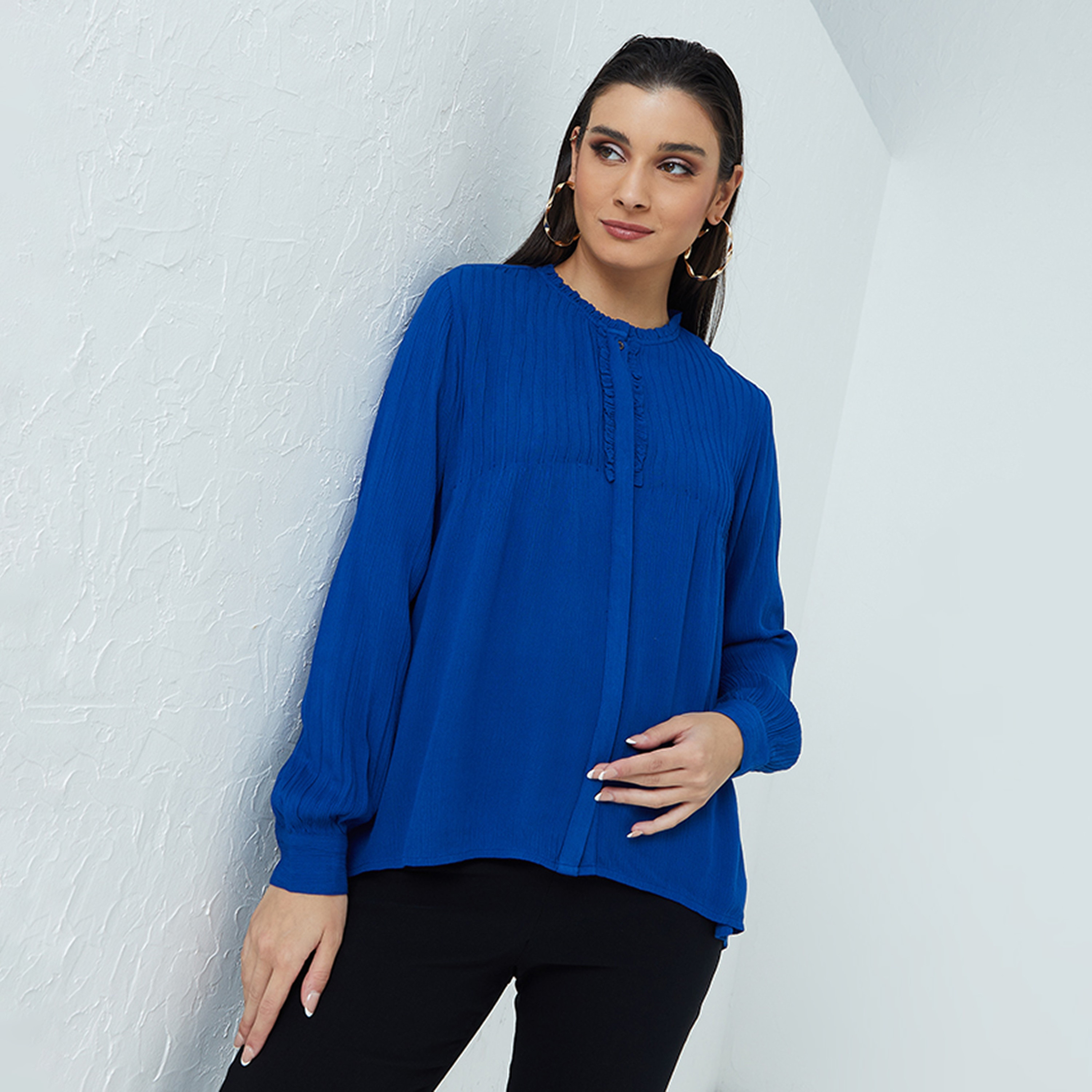 توب نسائي بياقة بكشكشة وتفاصيل ثنيات أمامية من آيروبوستيل-women-clothing-shirtsandblouses-blouses-image-1