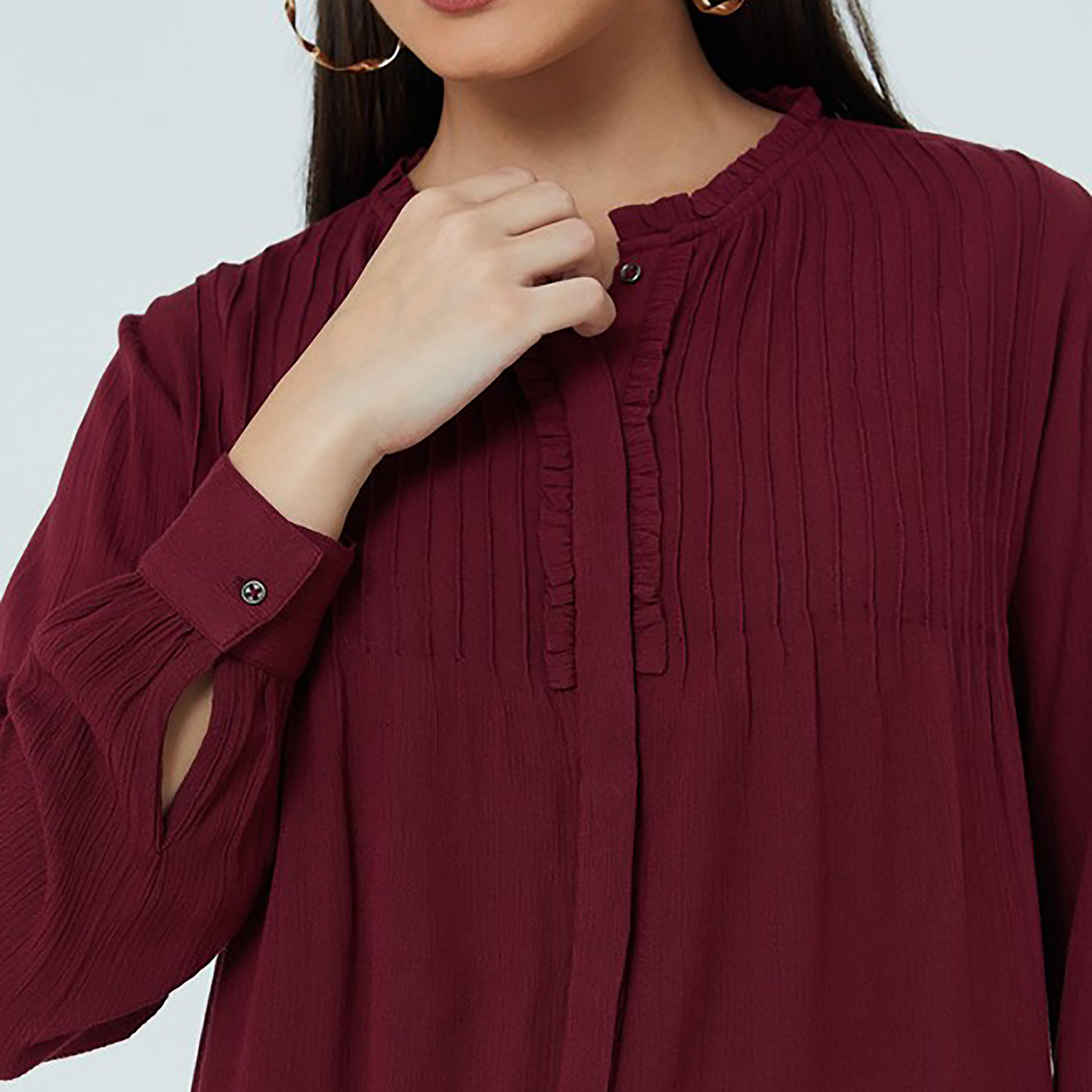 توب نسائي بياقة بكشكشة وتفاصيل ثنيات أمامية من آيروبوستيل-women-clothing-shirtsandblouses-blouses-image-7