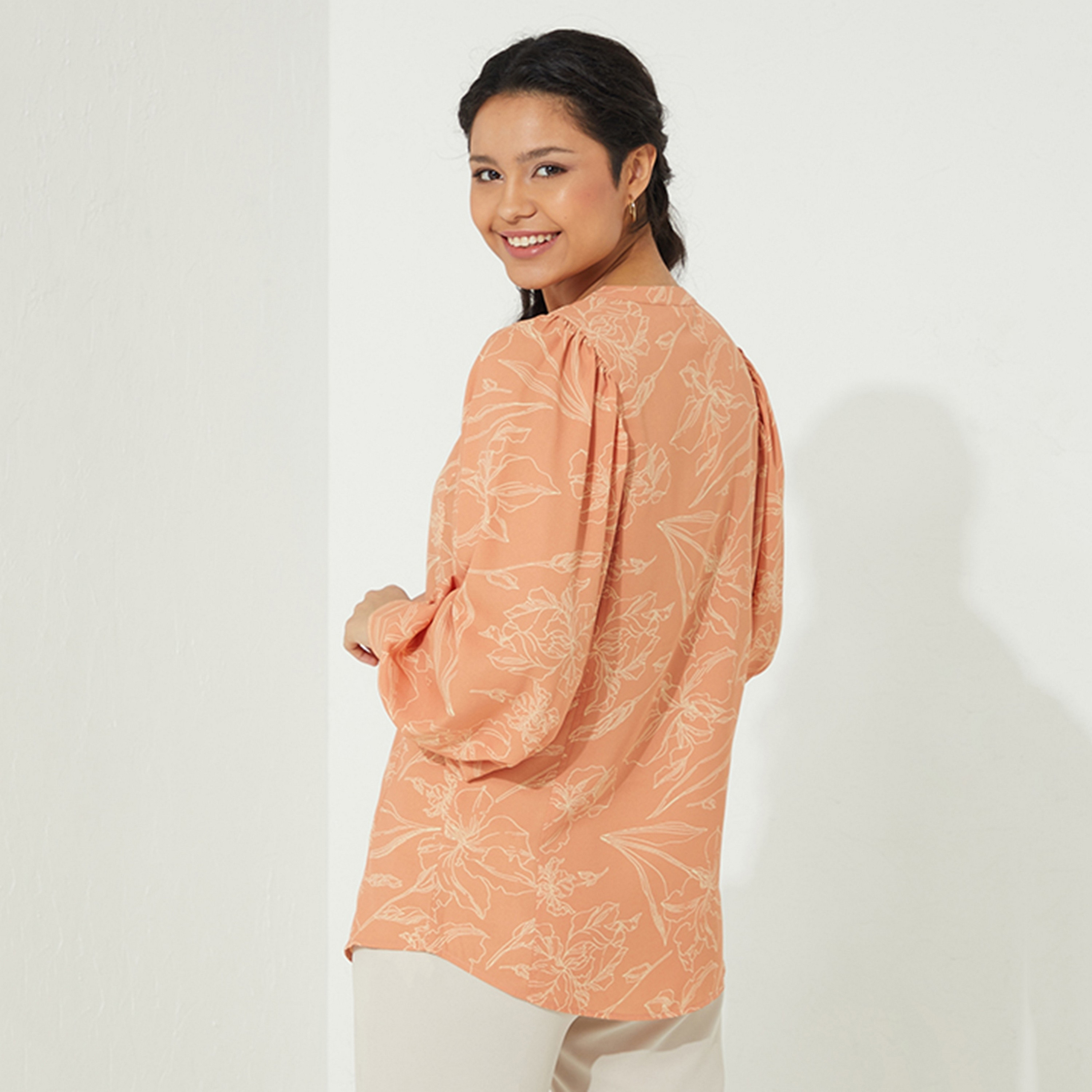 بلوزة نسائية بأكمام منفوخة وطبعة زهور من أيروبوستال-women-clothing-shirtsandblouses-blouses-image-8