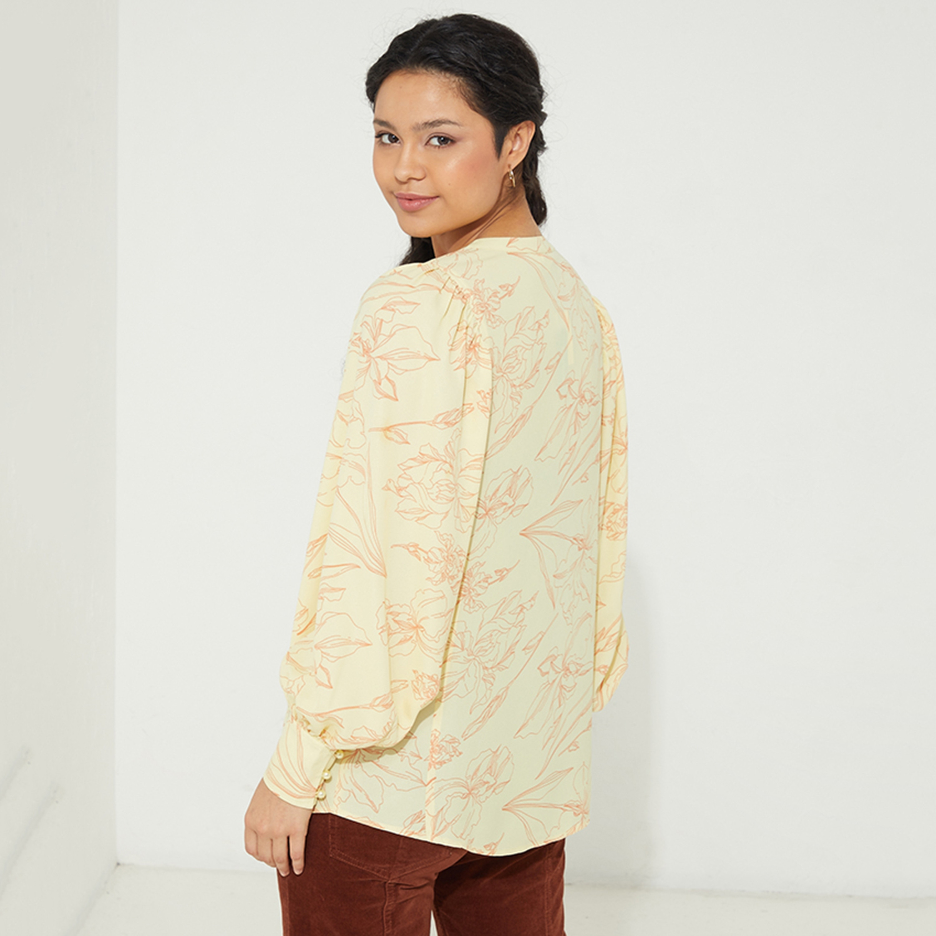 بلوزة نسائية بأكمام منفوخة وطبعة زهور من أيروبوستال-women-clothing-shirtsandblouses-blouses-image-4