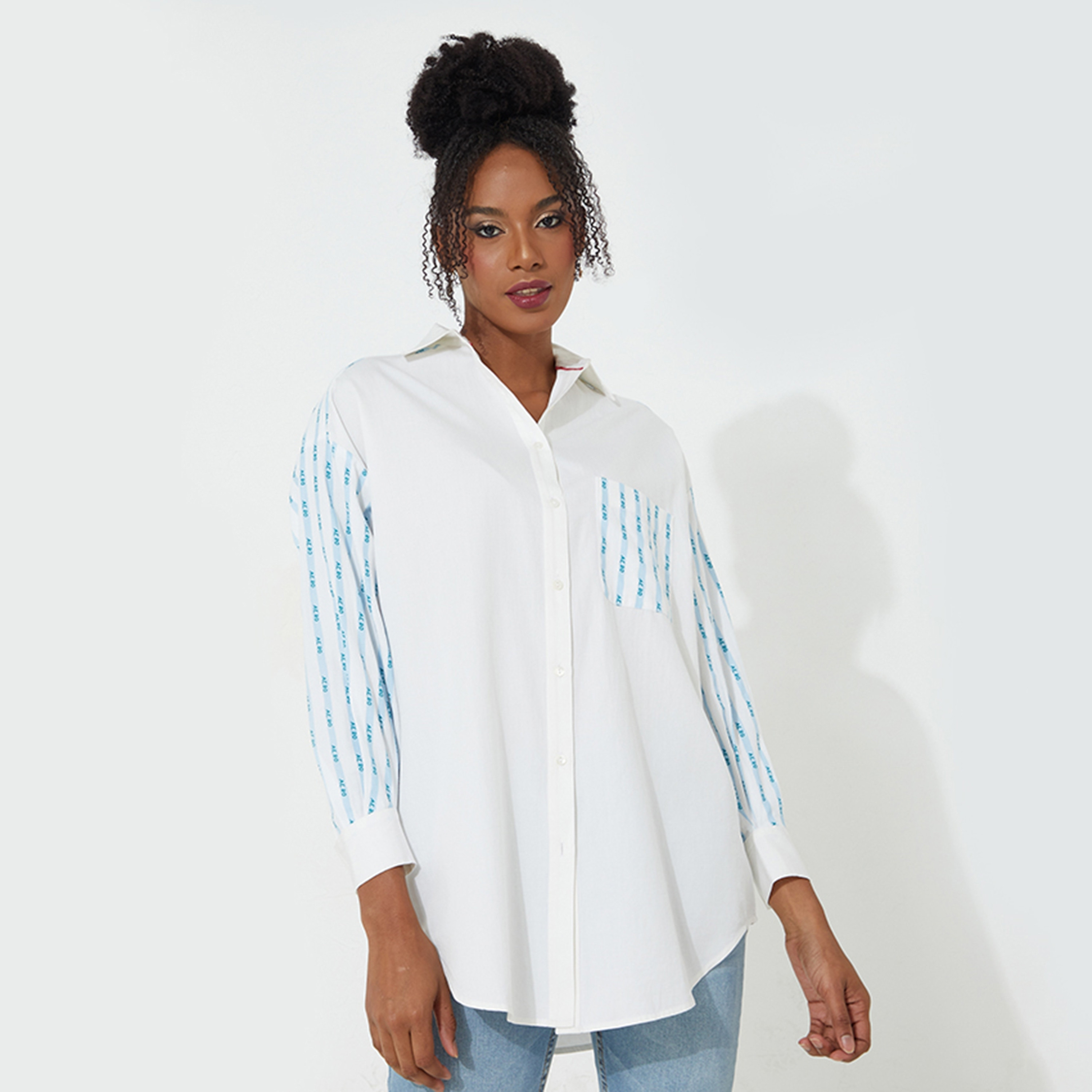 قميص نسائي بطبعة شعار وأكمام متباينة اللون من أيروبوستال-women-clothing-shirtsandblouses-shirts-image-1