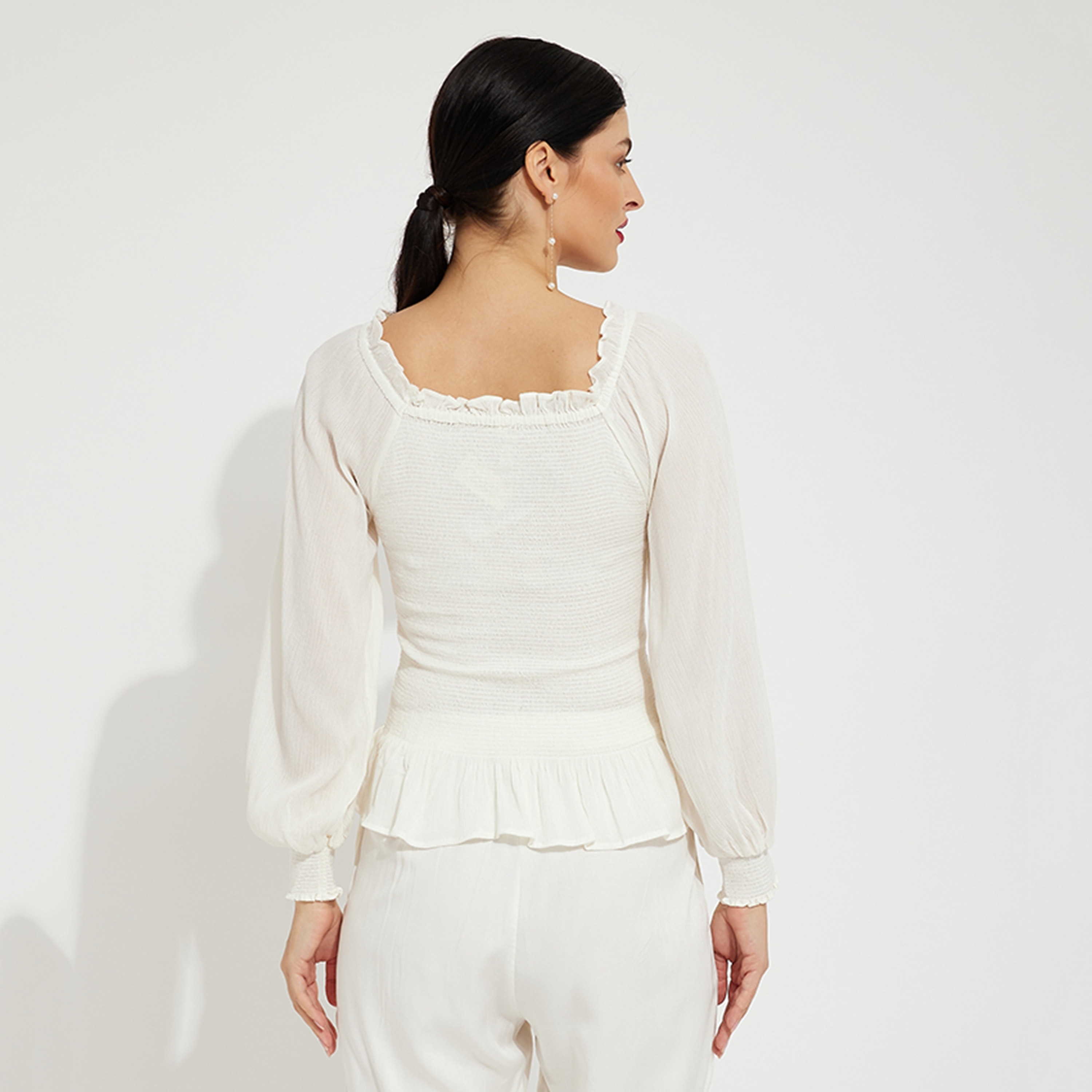 بلوزة نسائية باللون العاجي بأكمام بيشوب ورقبة مكشكشة من أيروبوستال-women-clothing-shirtsandblouses-blouses-image-4