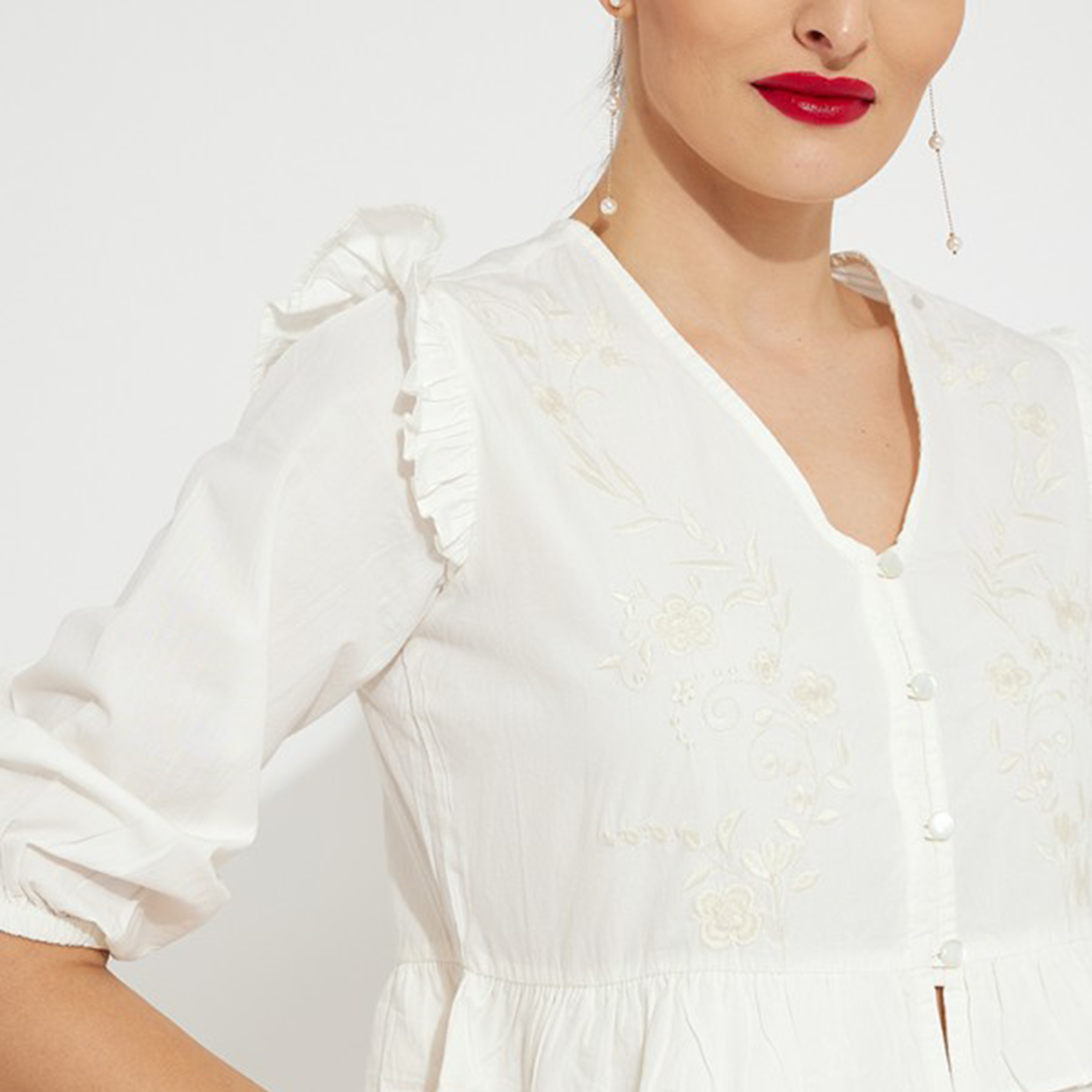بلوزة من إيروبوستال مطرزة بياقة علي شكل وي وأكمام ثلاثة أرباع-women-clothing-shirtsandblouses-blouses-image-2