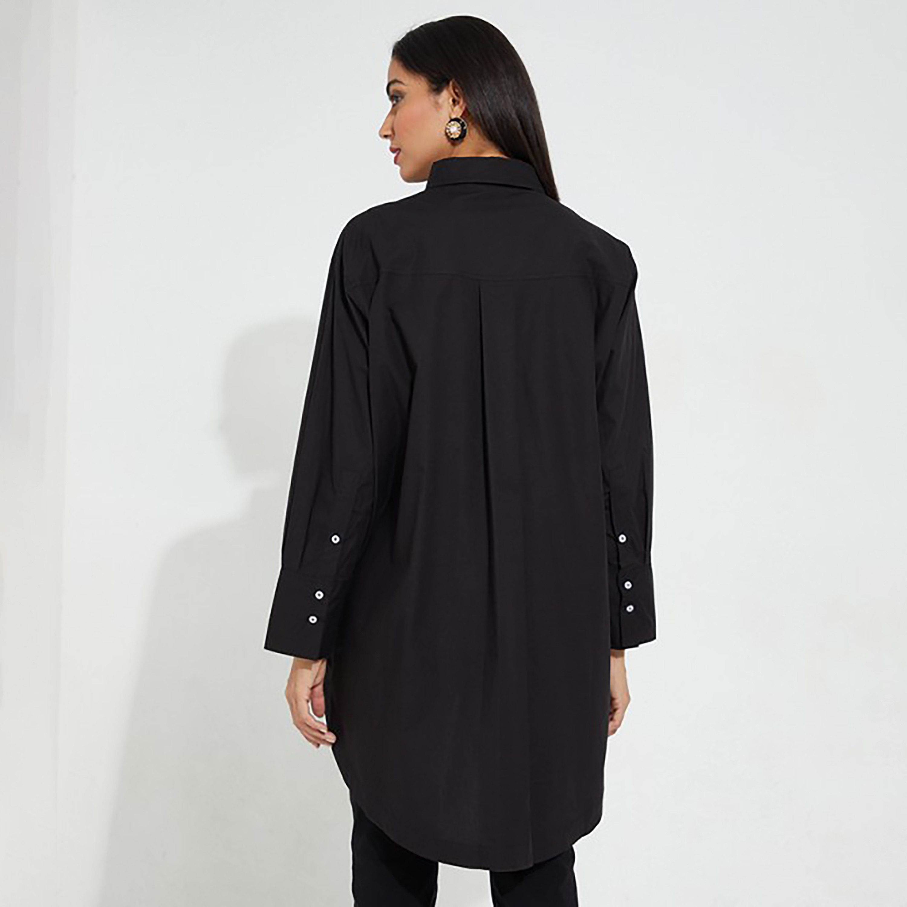 قميص بأكمام طويلة ذات عالية ومنخفضة بياقة سادة من ايروبوستال-women-clothing-shirtsandblouses-blouses-image-4