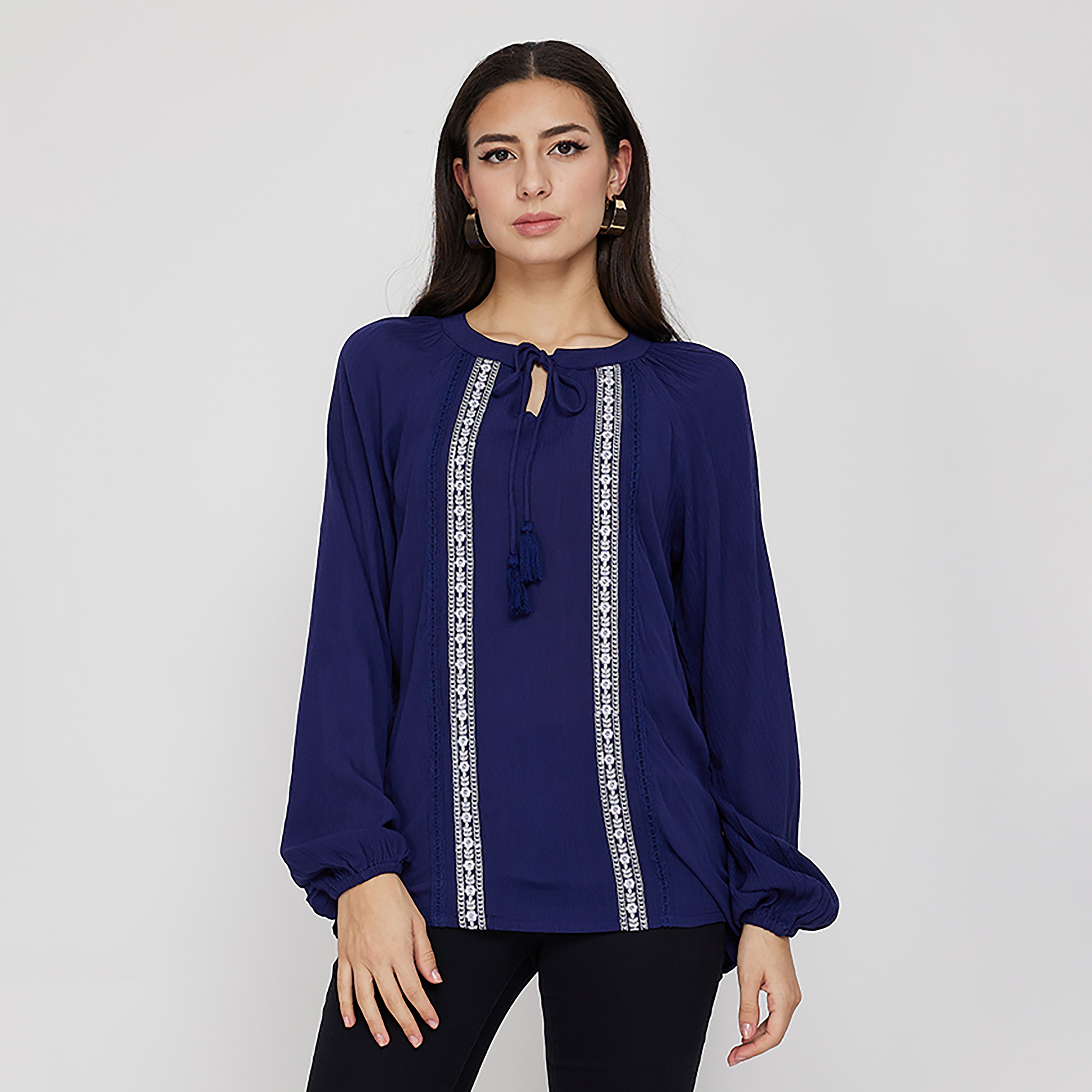 بلوزة مطرزة بفتحة المفتاح وأكمام طويلة من ايروبوستال-women-clothing-shirtsandblouses-blouses-image-1