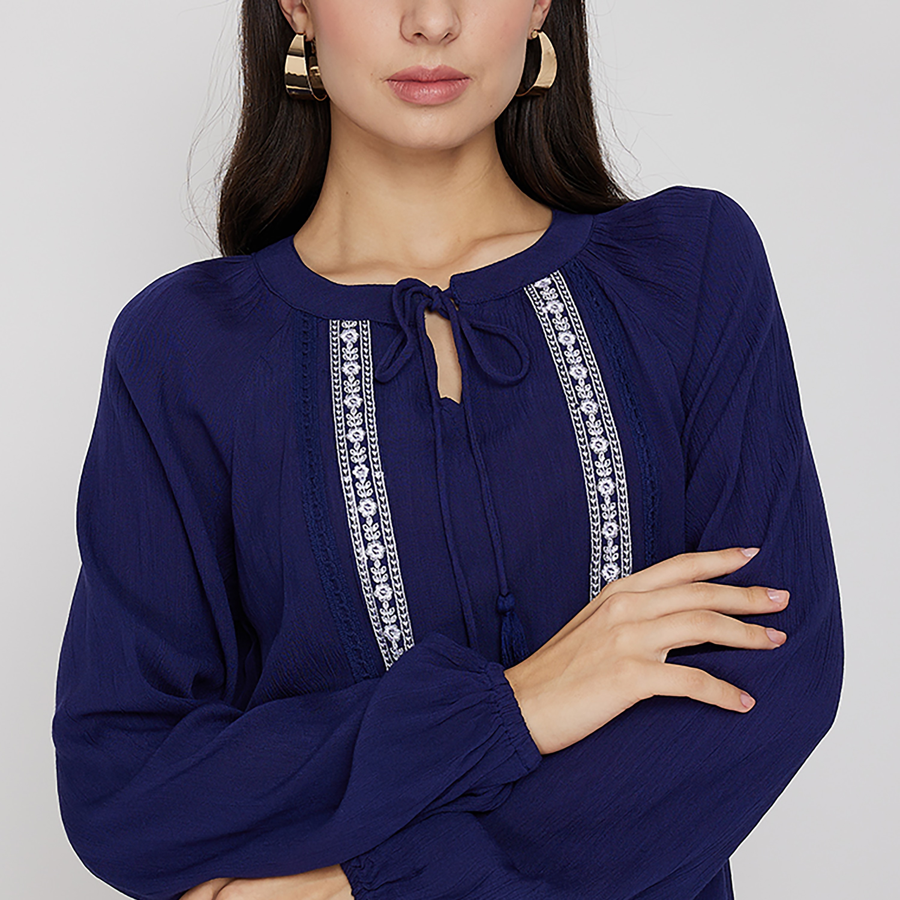 بلوزة مطرزة بفتحة المفتاح وأكمام طويلة من ايروبوستال-women-clothing-shirtsandblouses-blouses-image-3