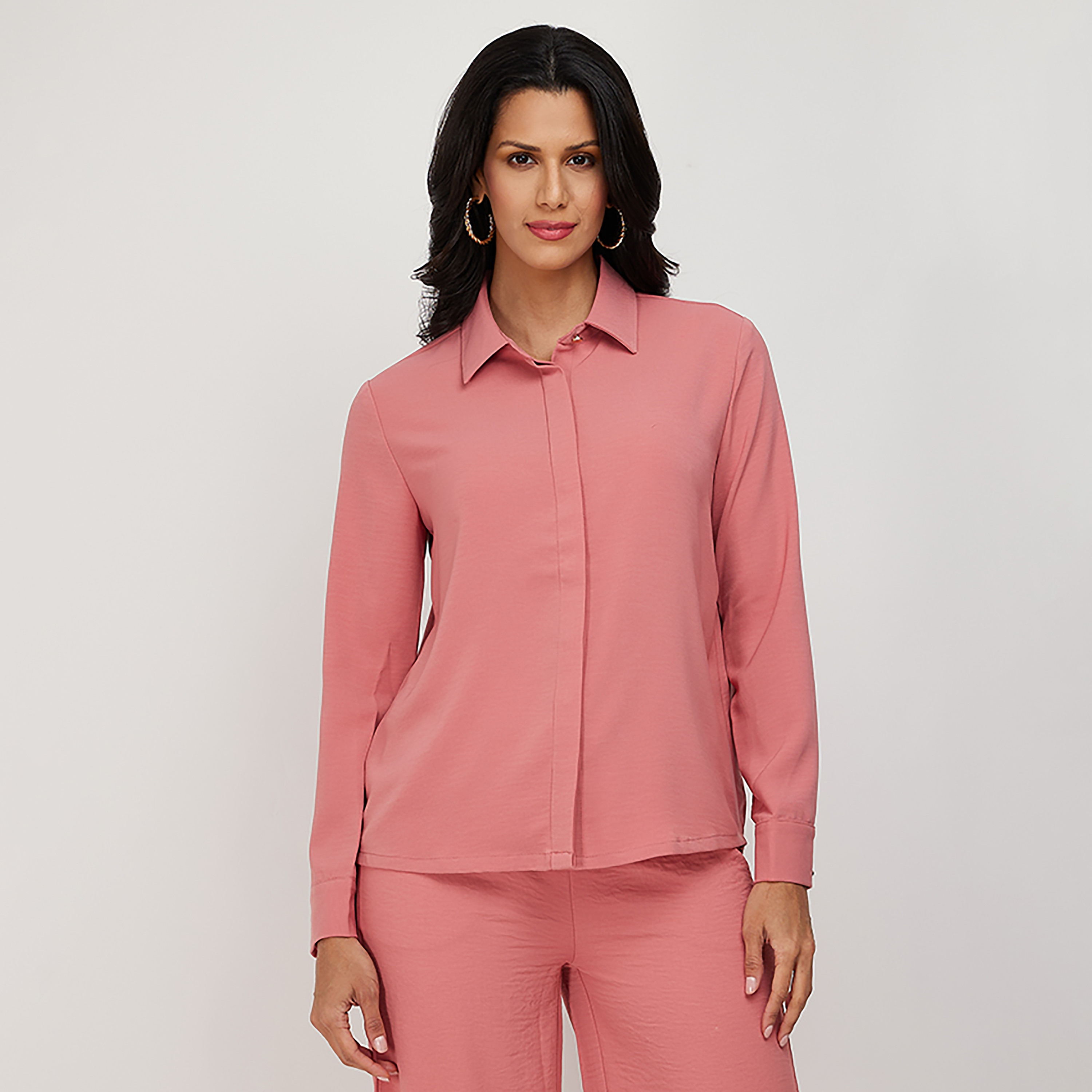 قميص بأكمام طويلة بياقة سادة من ايروبوستال-women-clothing-shirtsandblouses-blouses-image-5