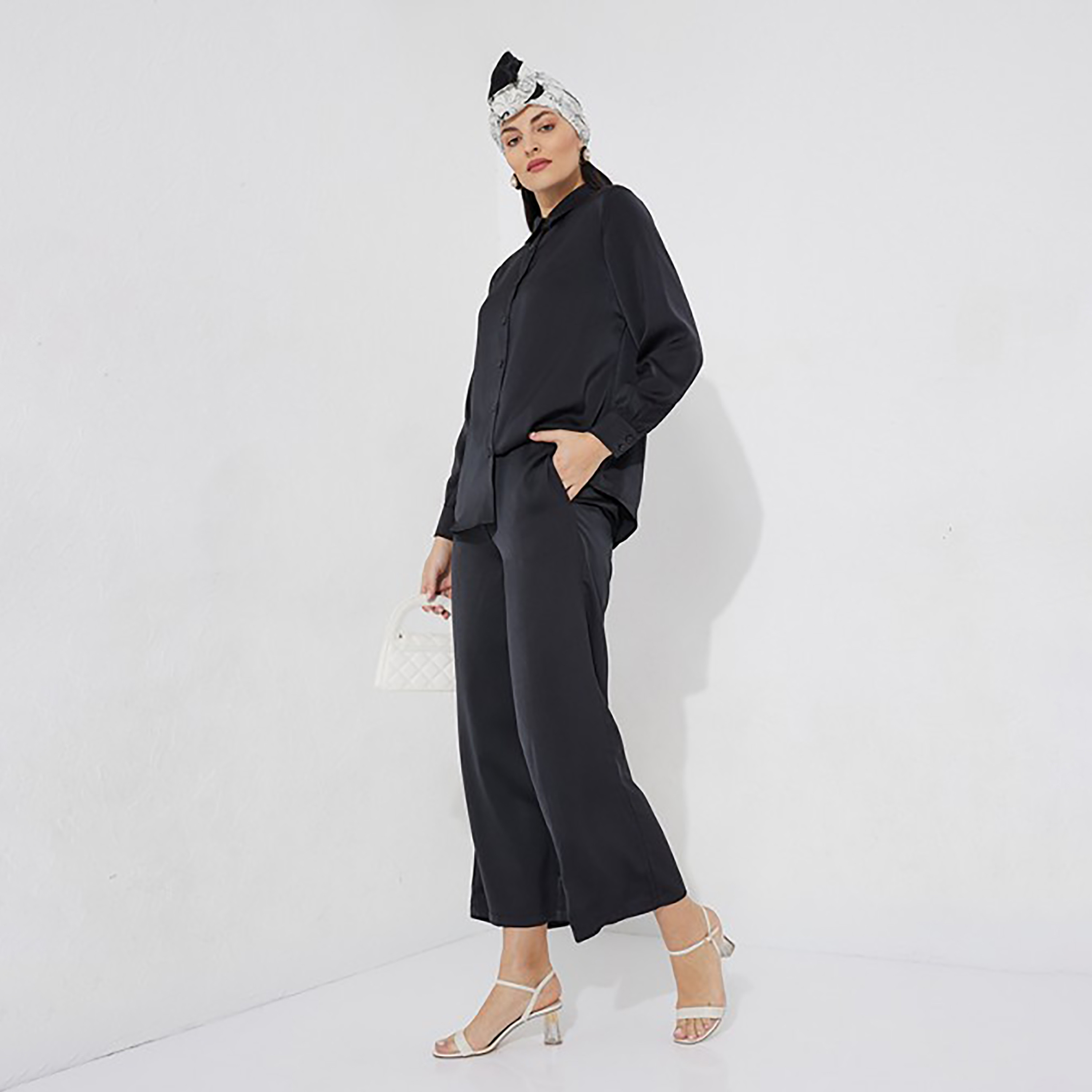 بنطال إيروبوستال سادة بخصر عالٍ وواسع الساق-women-clothing-bottoms-trousers-image-2