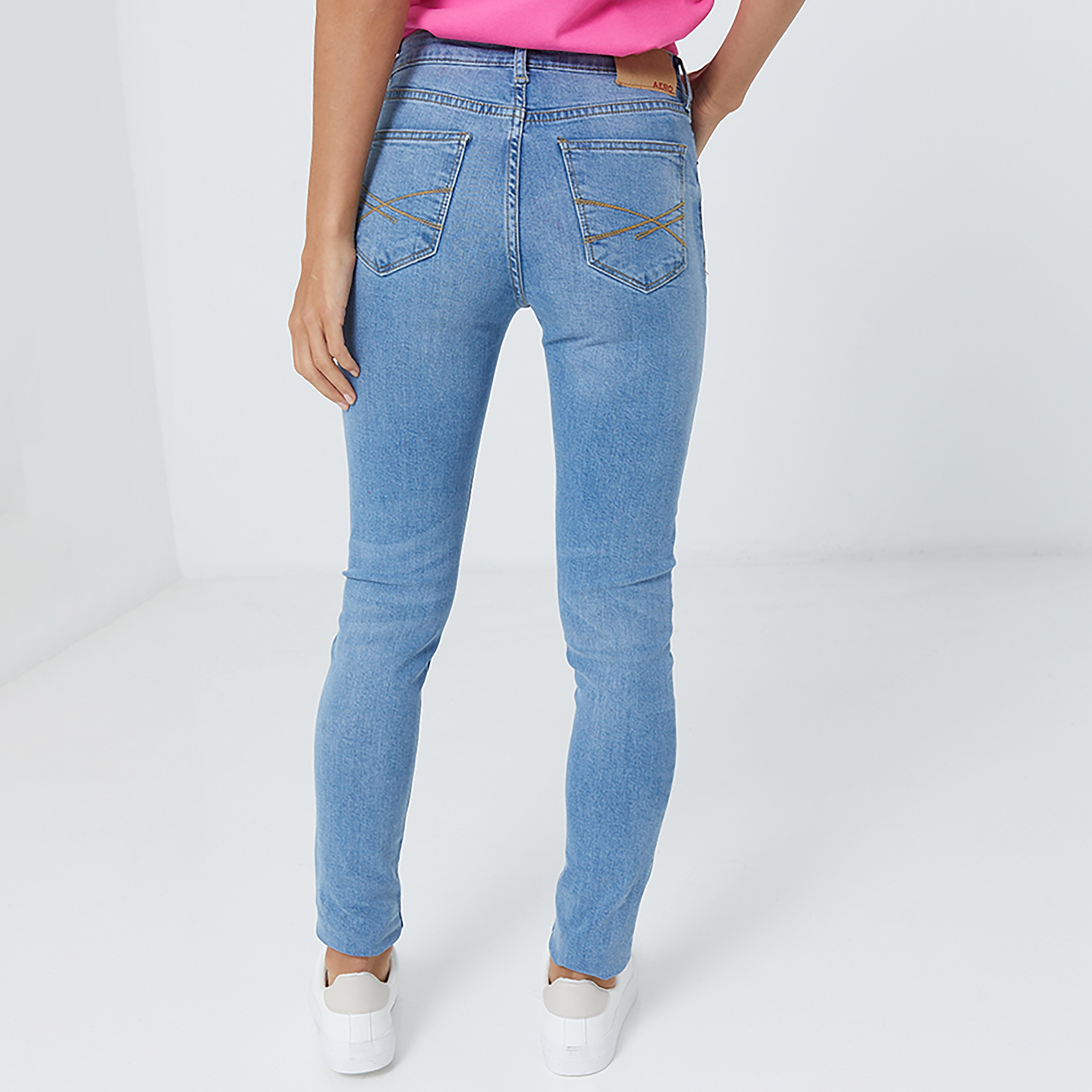 بنطلون جينز نسائي من Aeropostale مغسول بأزرار عالية الارتفاع-women-clothing-bottoms-jeans-image-8