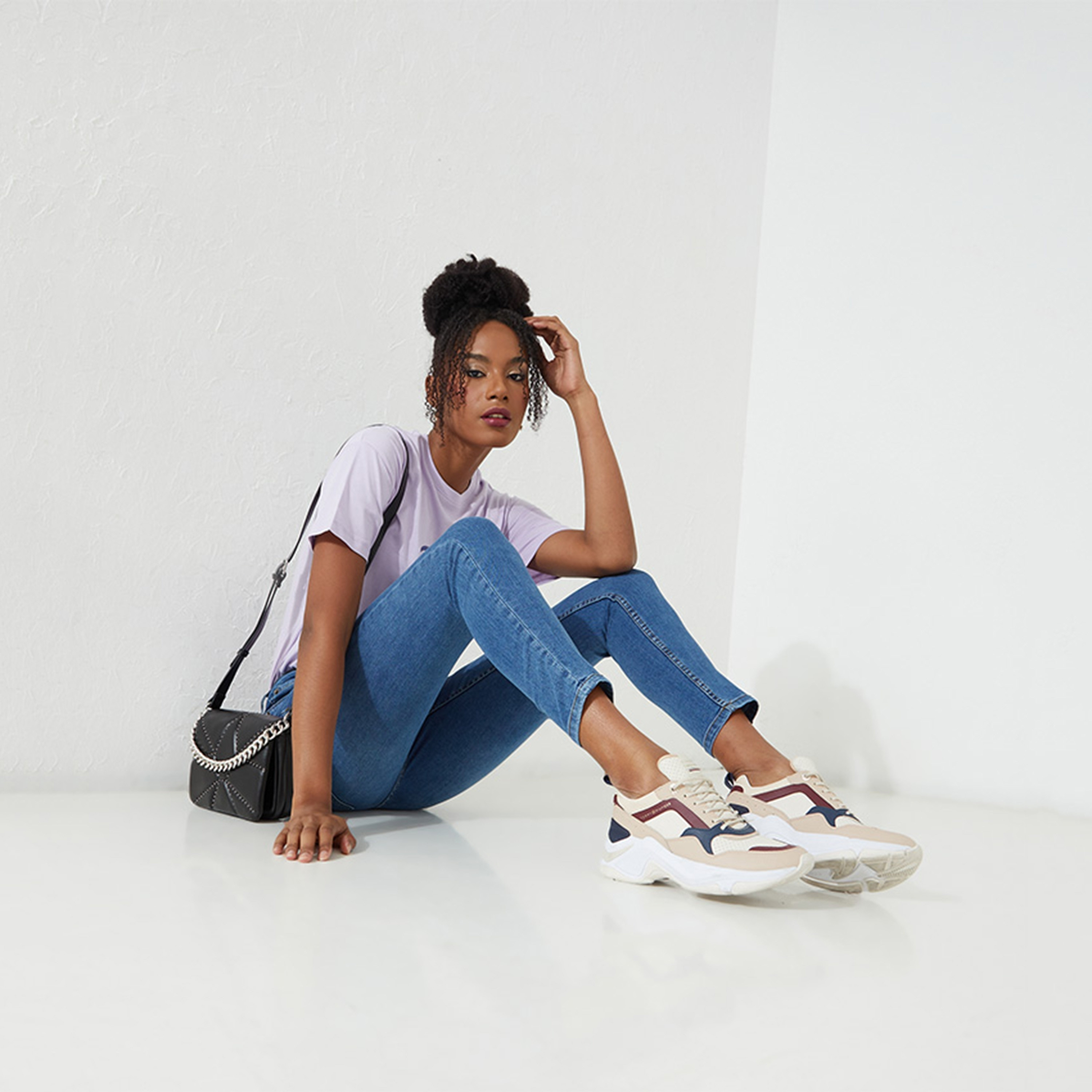 بنطلون جينز نسائي متوسط الارتفاع مزود بأزرار وسحّاب من أيروبوستال-women-clothing-bottoms-jeans-image-2