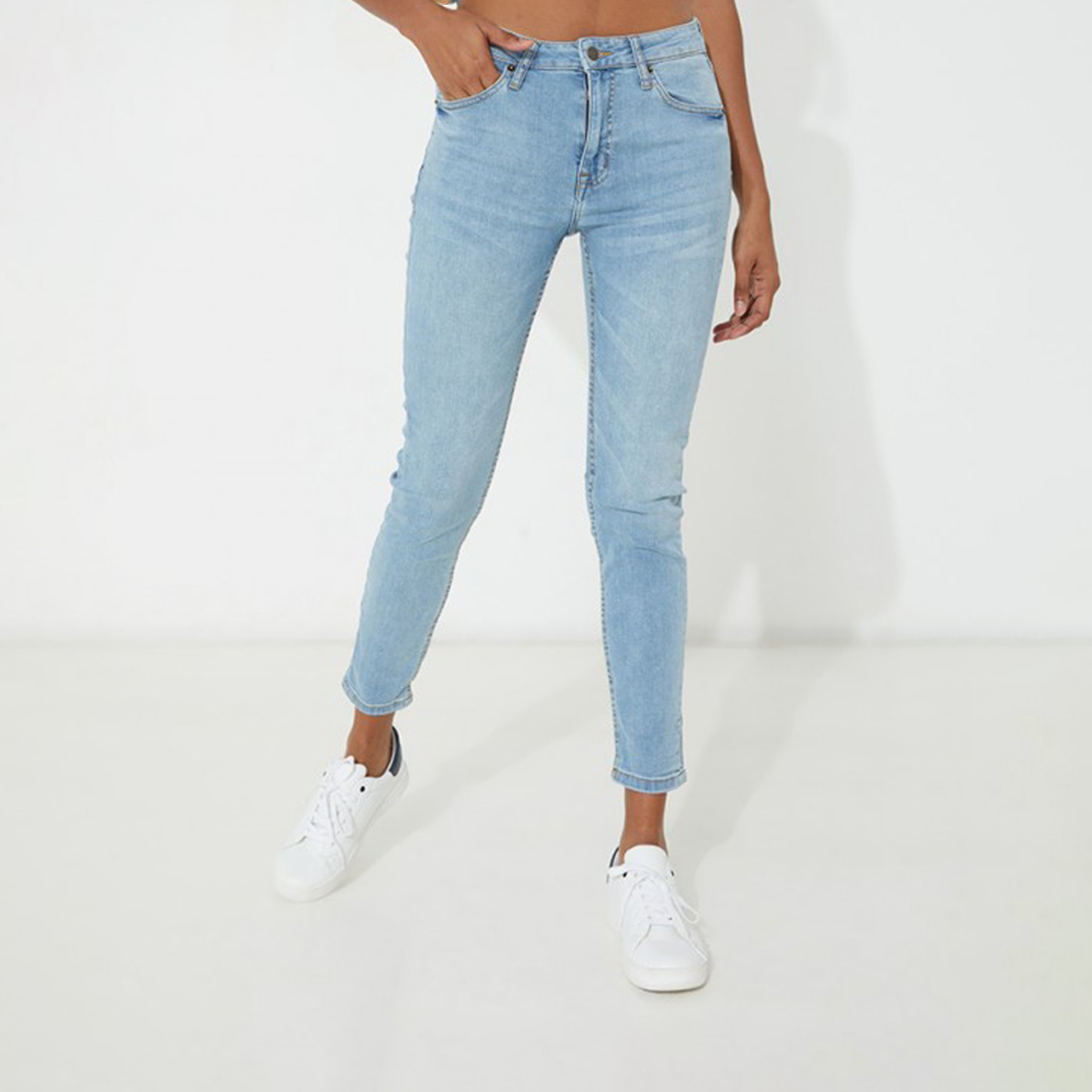 أيروبوستال- بنطلون جينز نسائي ضيق بخصر متوسط لون فاتح-women-clothing-bottoms-jeans-image-1
