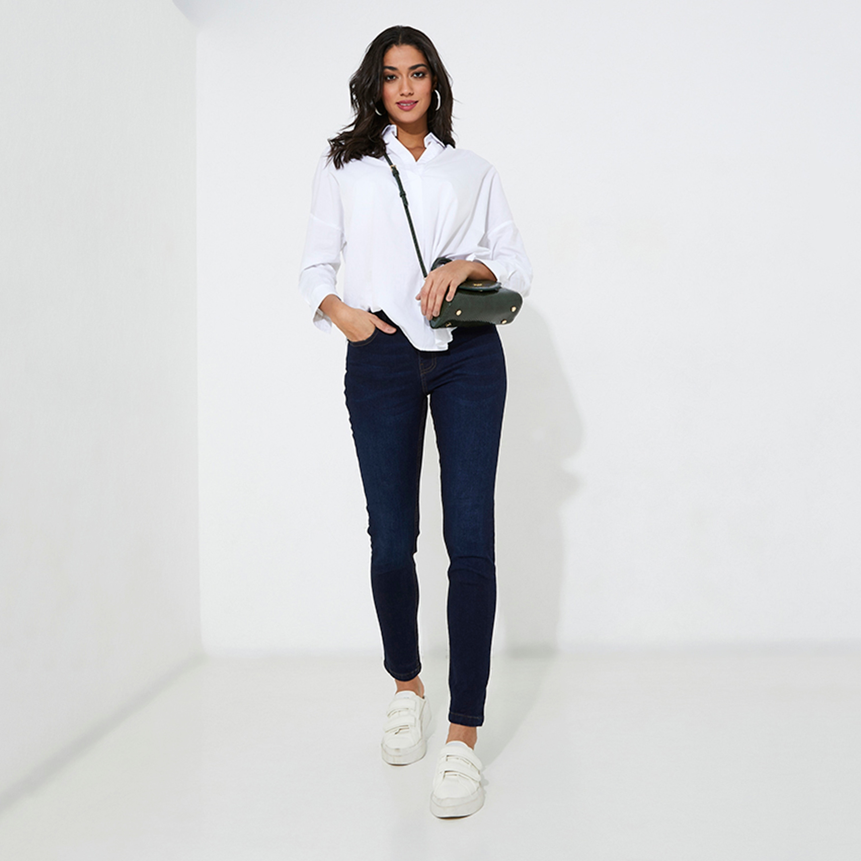 بنطلون جينز نسائي ذو خصر متوسط وسحّاب وأزرار داكنة اللون من أيروبوستال-women-clothing-bottoms-jeans-image-2